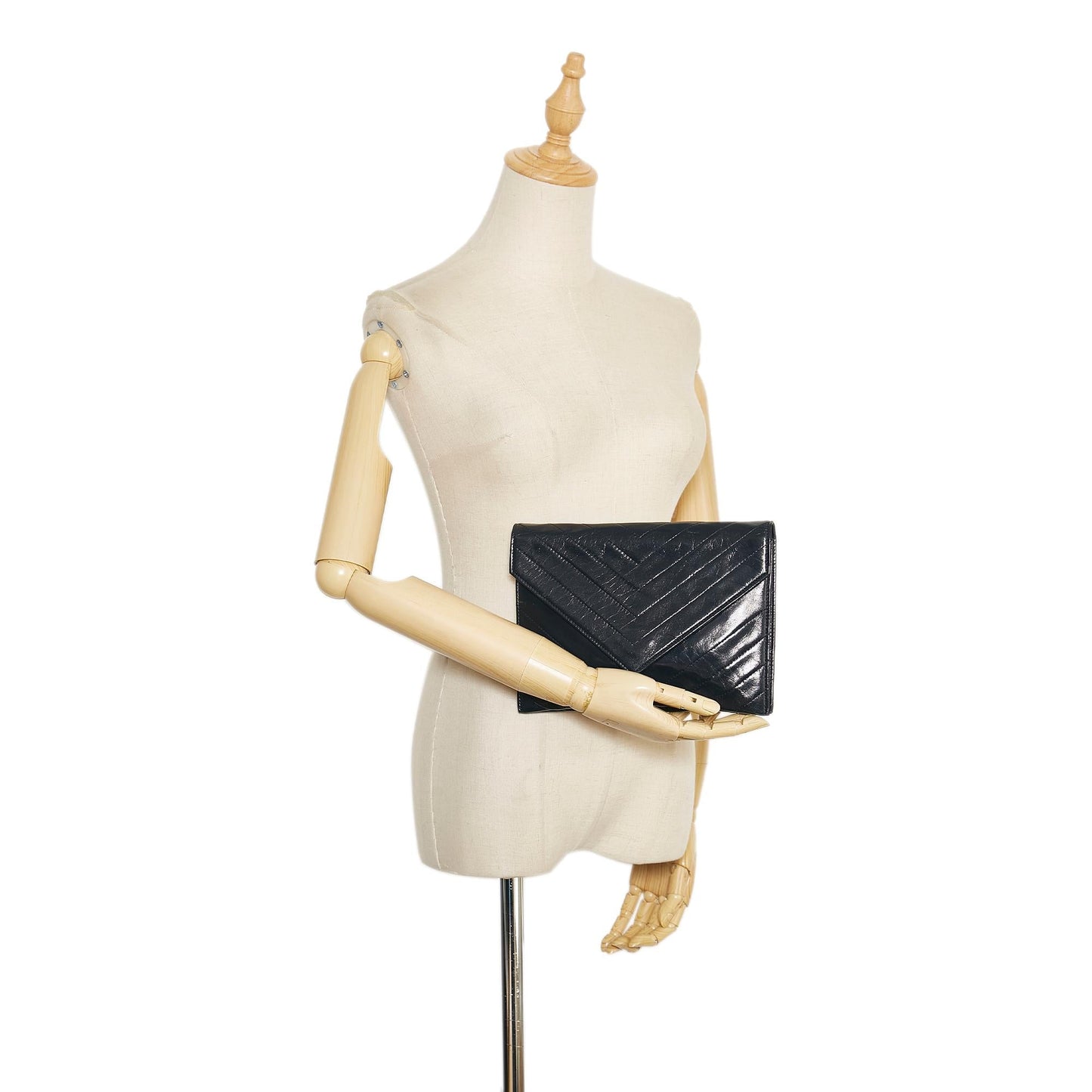Saint Laurent Chevron Leather Clutch (SHG-35742