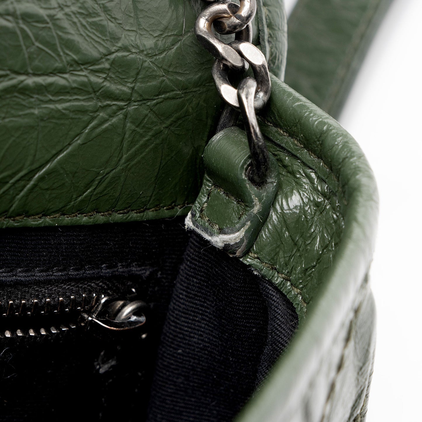 Saint Laurent Crinkled Calfskin Monogram Niki Chain Wallet w5uFiz