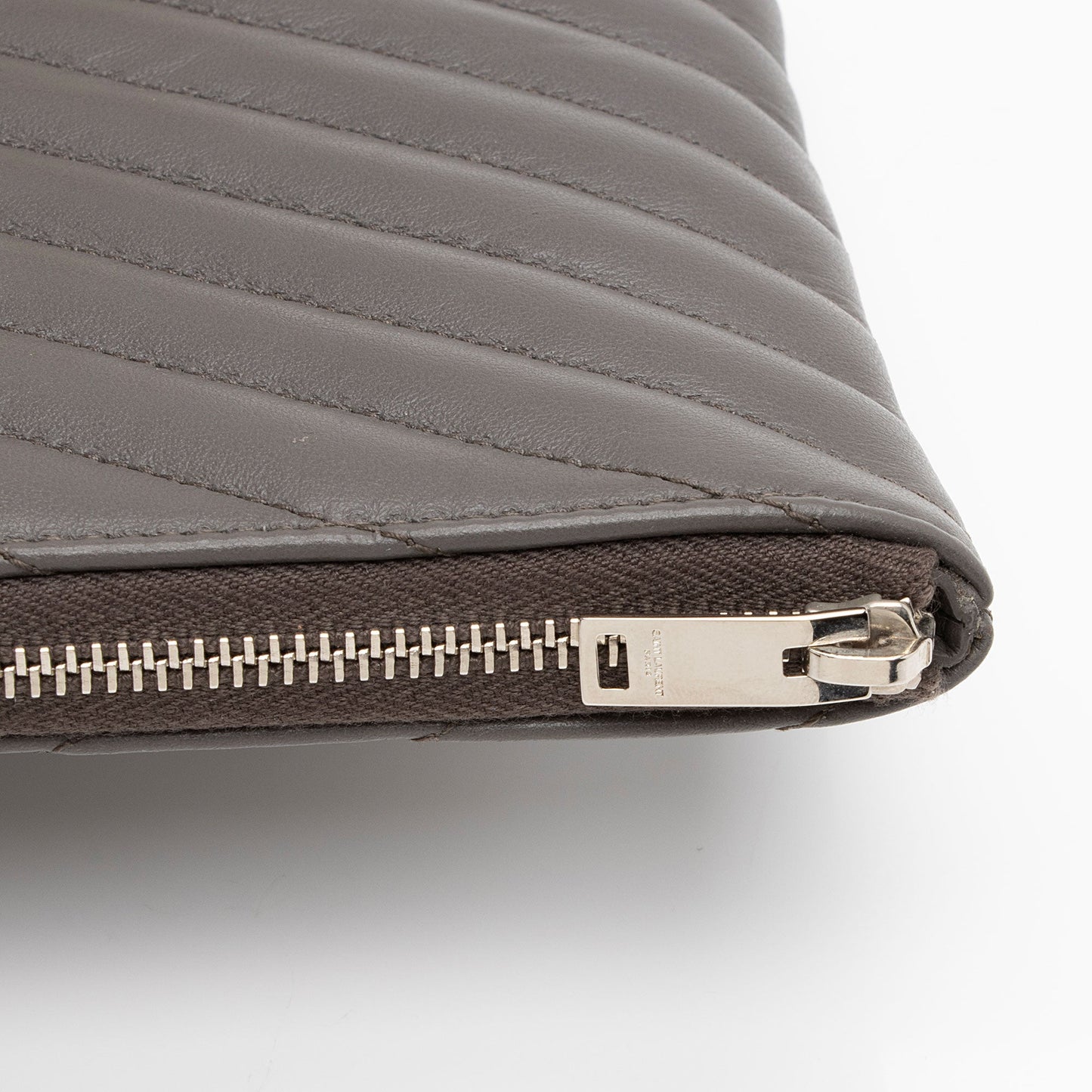Saint Laurent Matelasse Lambskin Jolie Pouch jMIklt