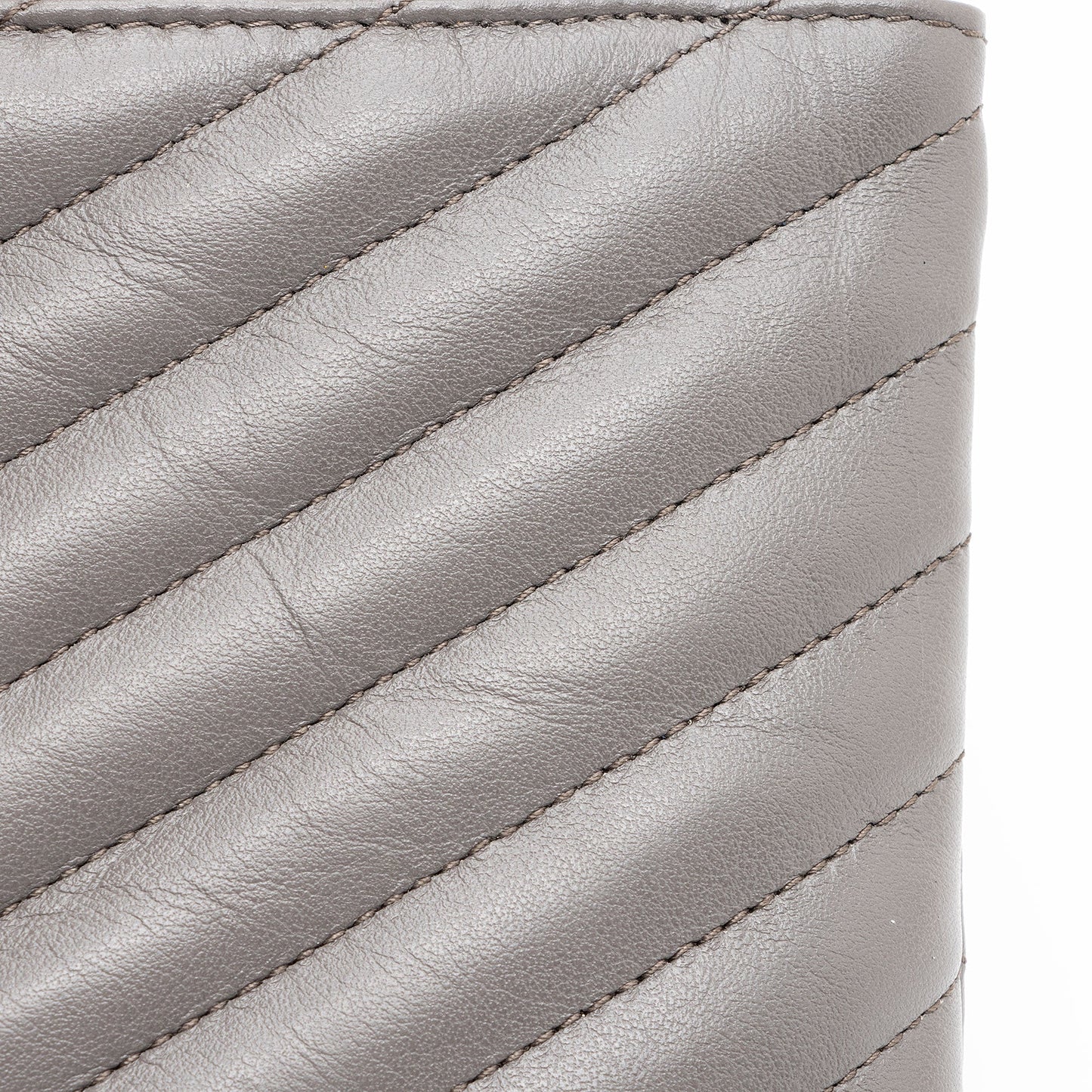 Saint Laurent Matelasse Lambskin Jolie Pouch jMIklt