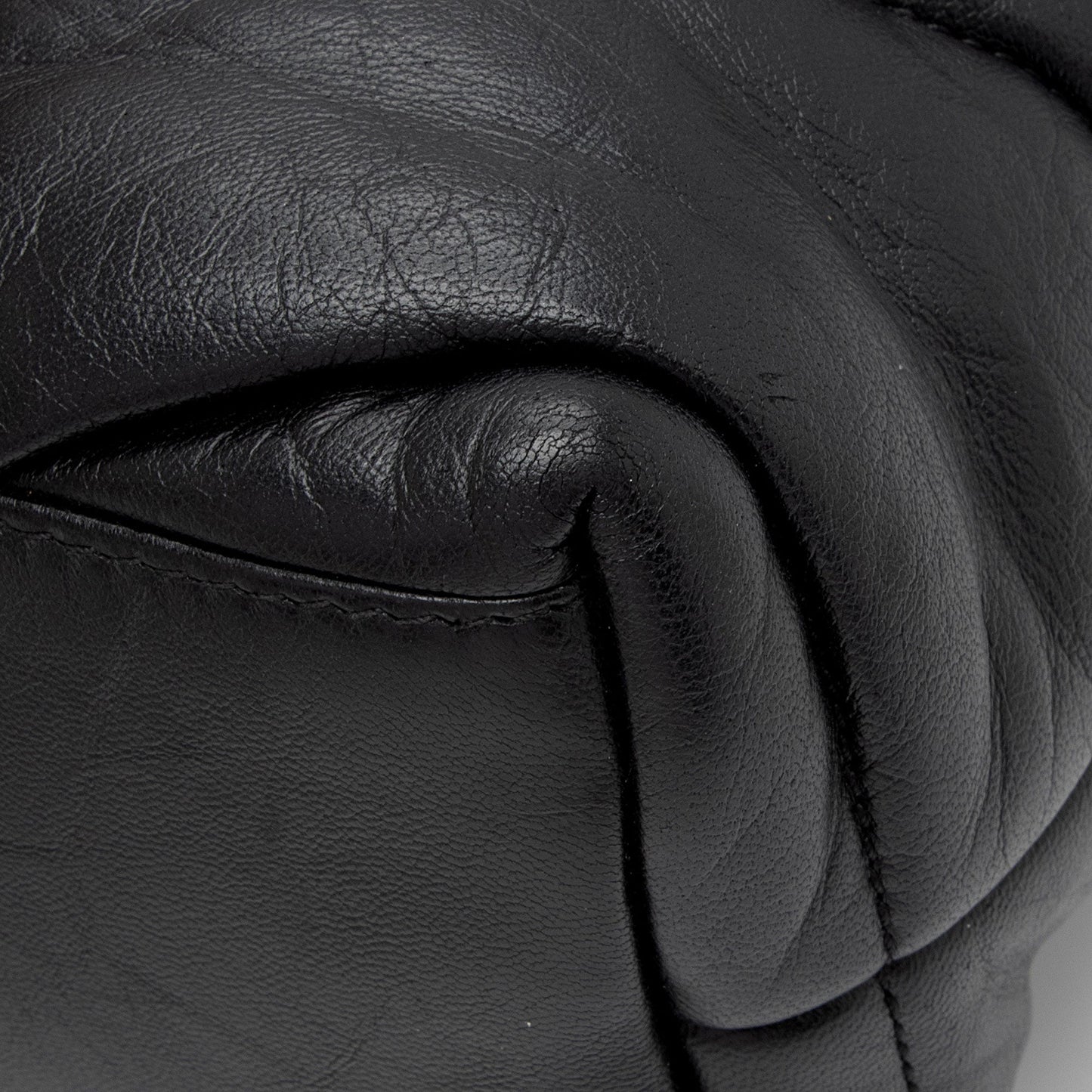 Saint Laurent Lambskin Monogram Puffer LouLou Medium Shoulder Bag ArUzt2