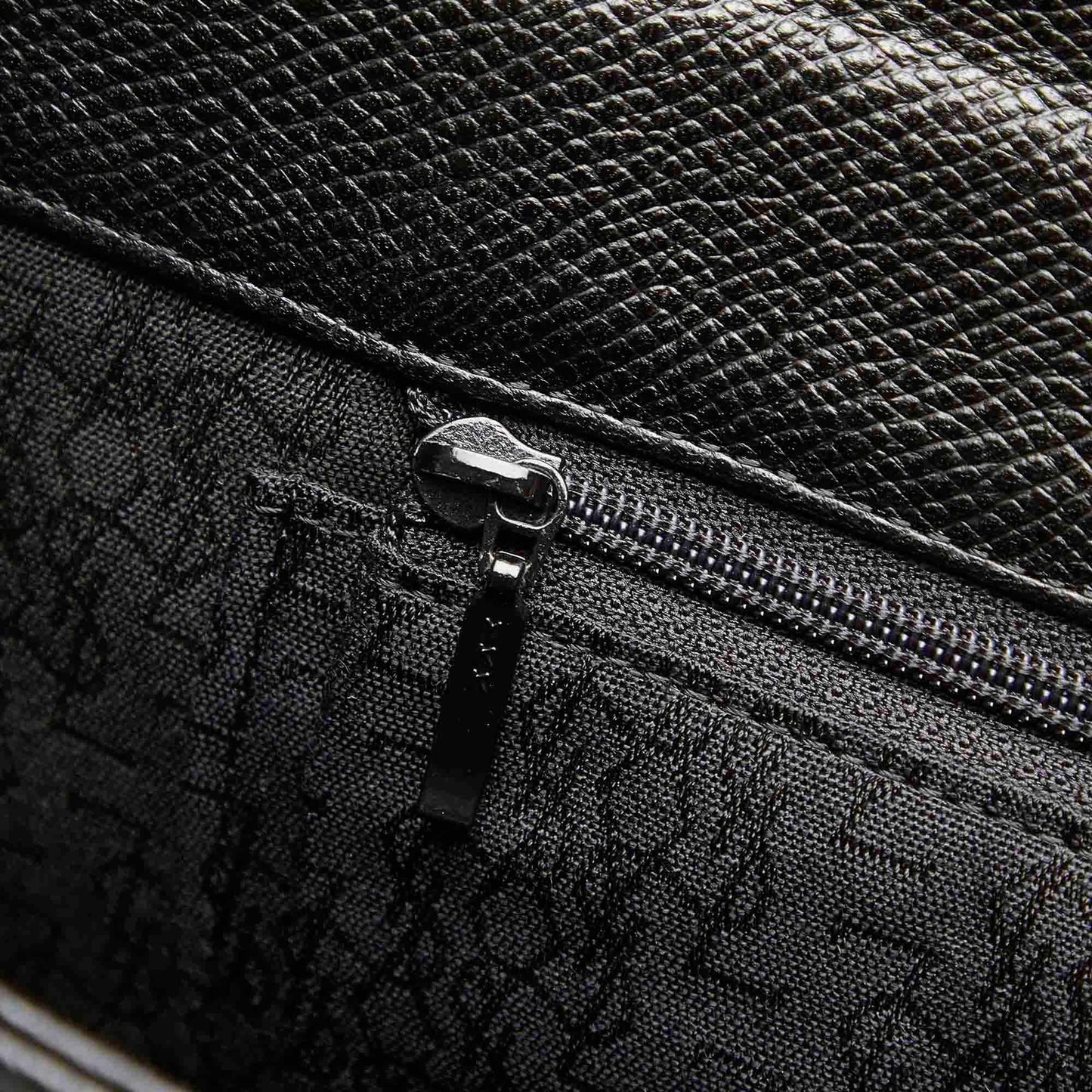 Saint Laurent Leather Clutch Bag (SHG-16533