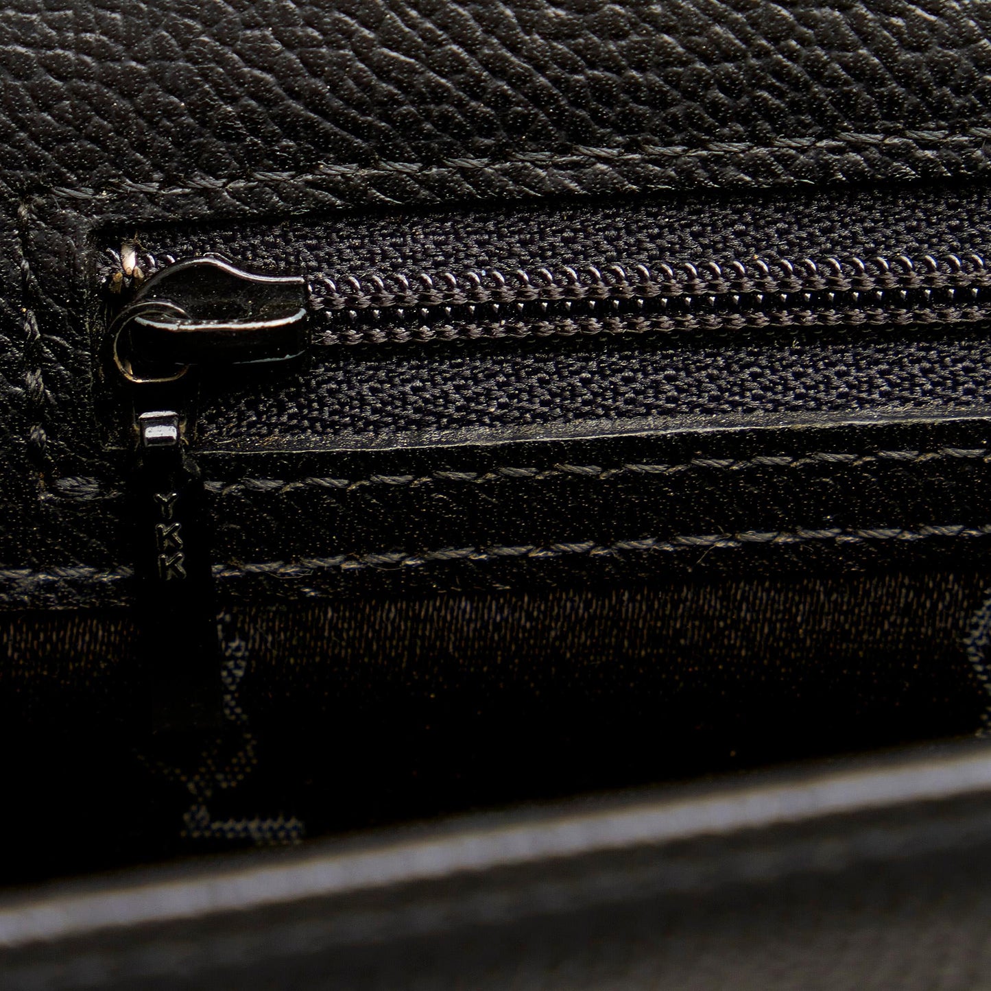 Saint Laurent Leather Clutch Bag (SHG-31556
