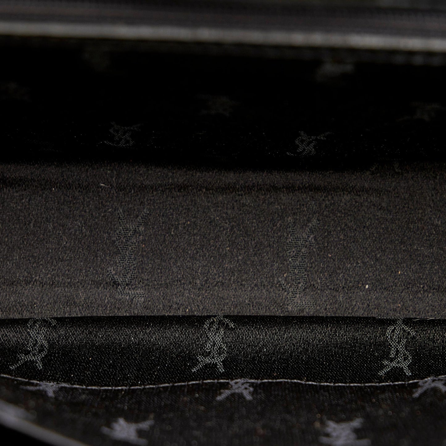 Saint Laurent Leather Clutch Bag (SHG-31556