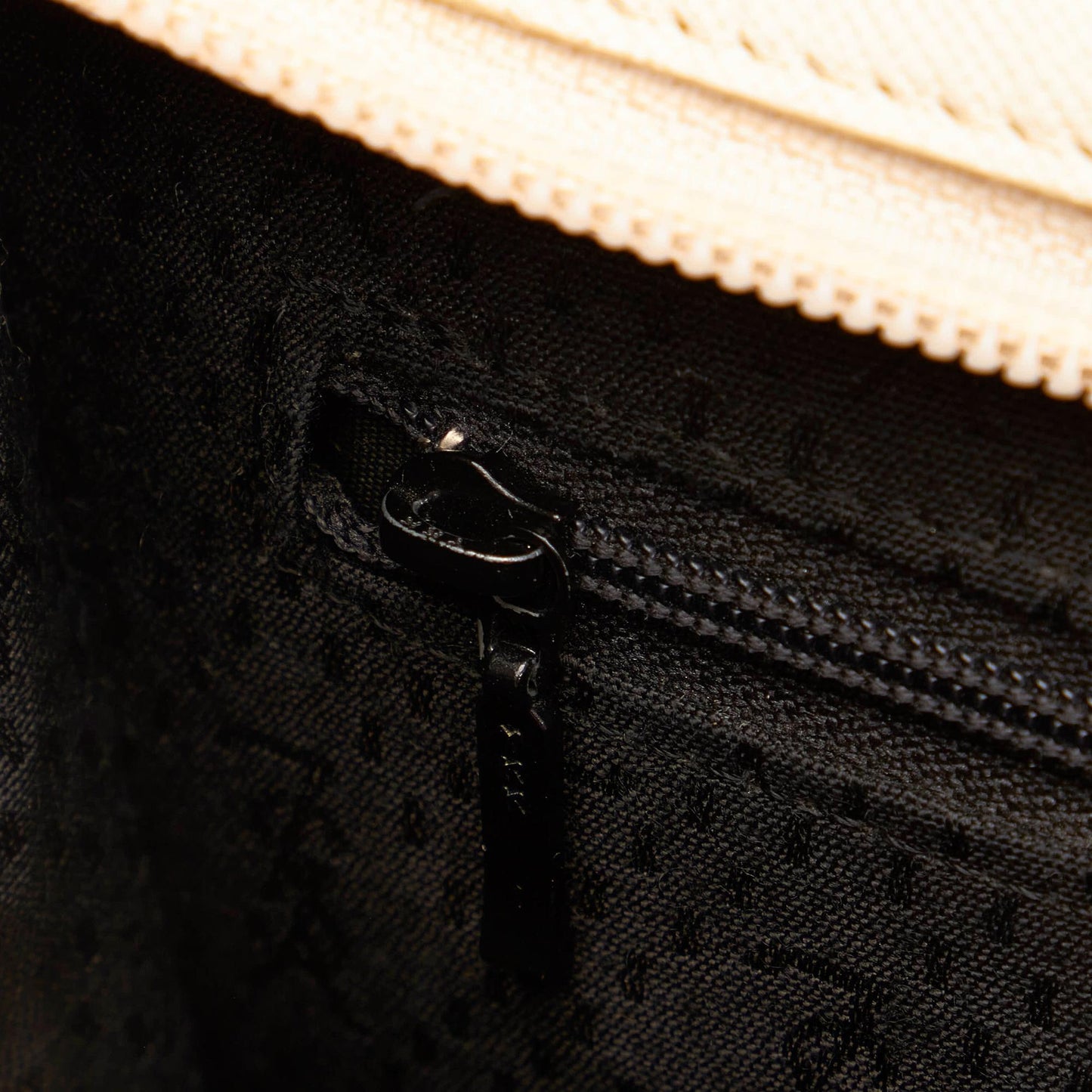 Saint Laurent Leather Clutch Bag (SHG-28021