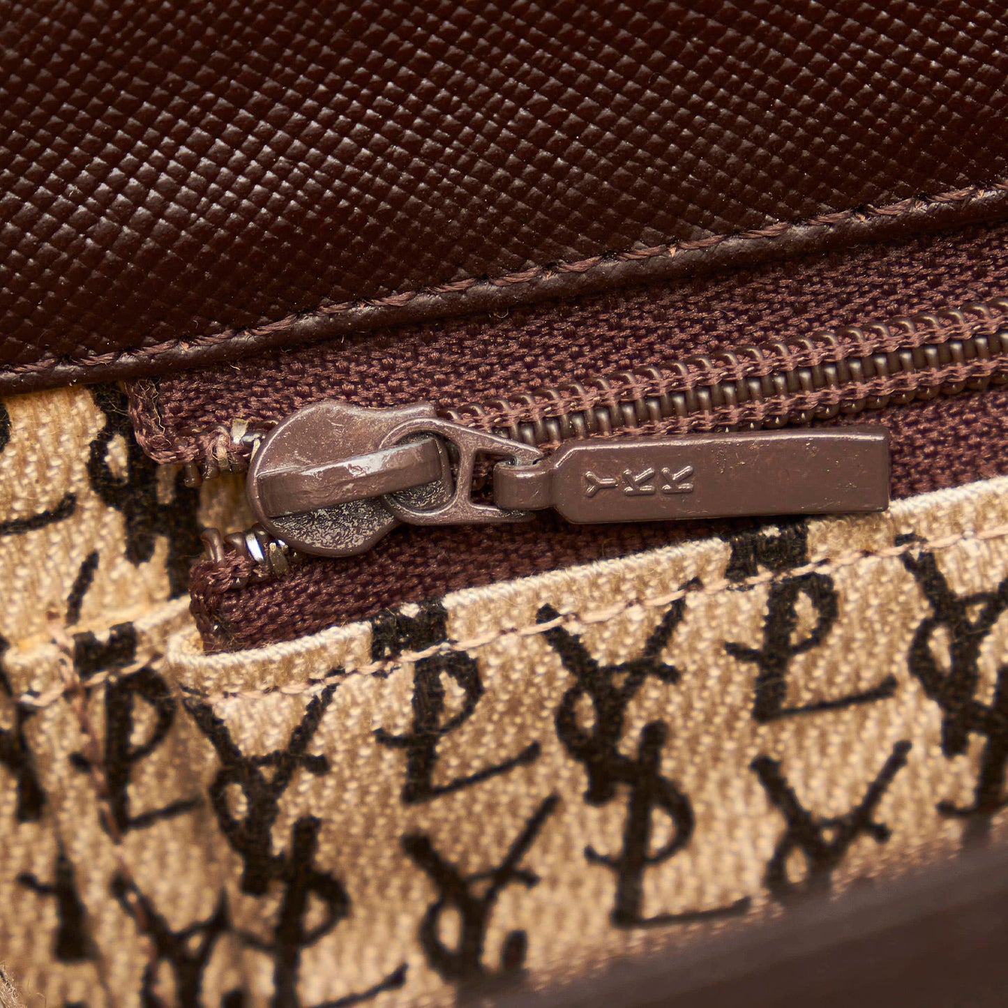 Saint Laurent Leather Clutch Bag (SHG-34712