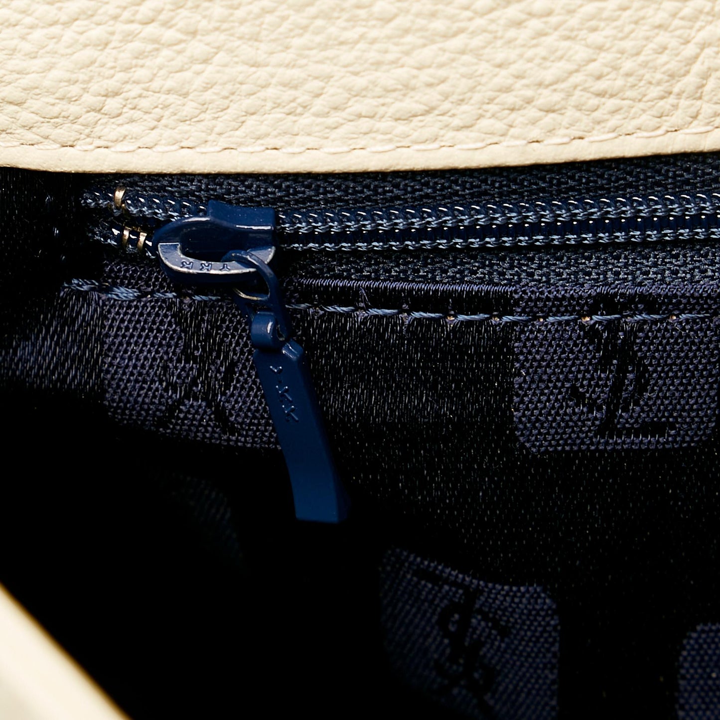 Saint Laurent Leather Crossbody Bag (SHG-33633