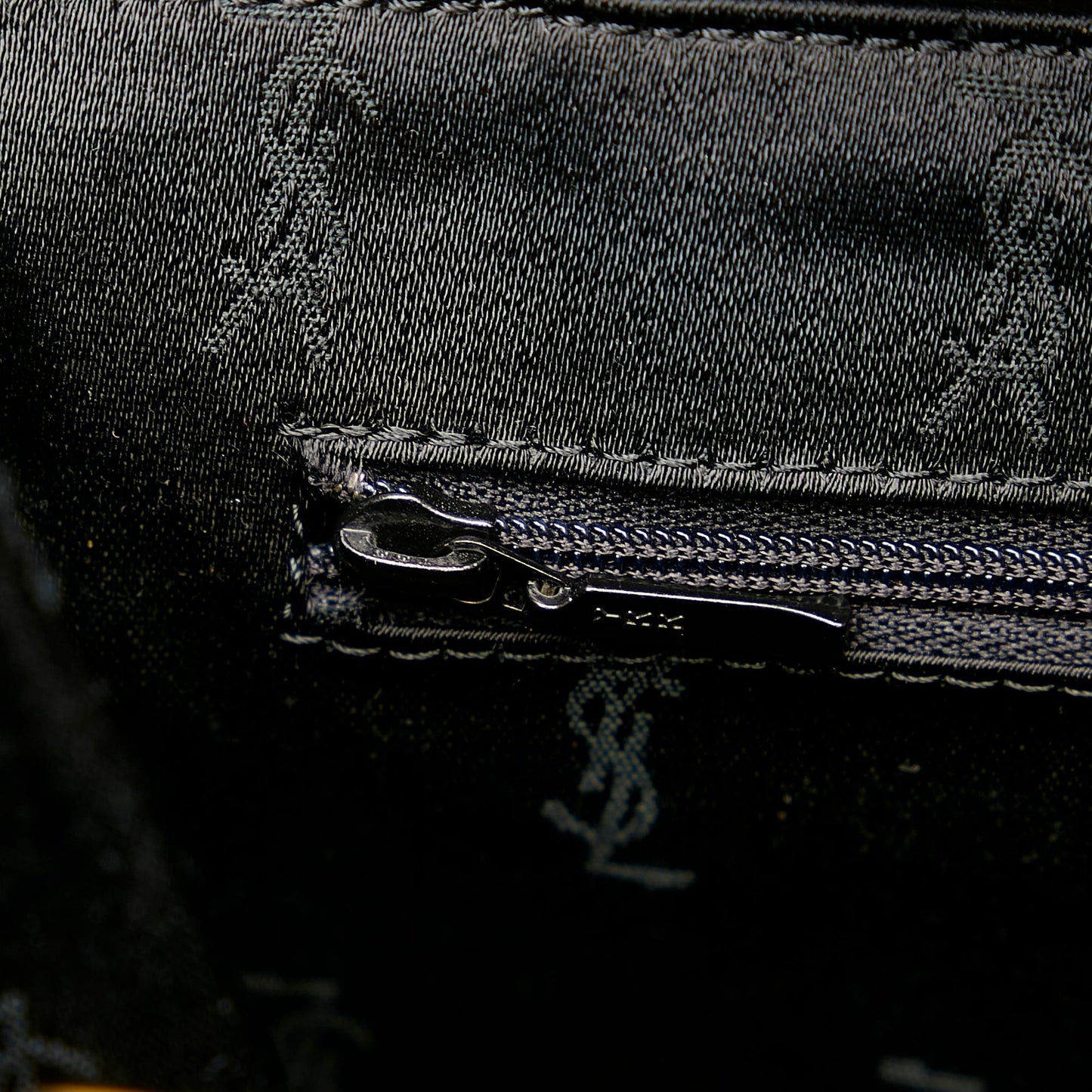 Saint Laurent Leather Handbag (SHG-35968