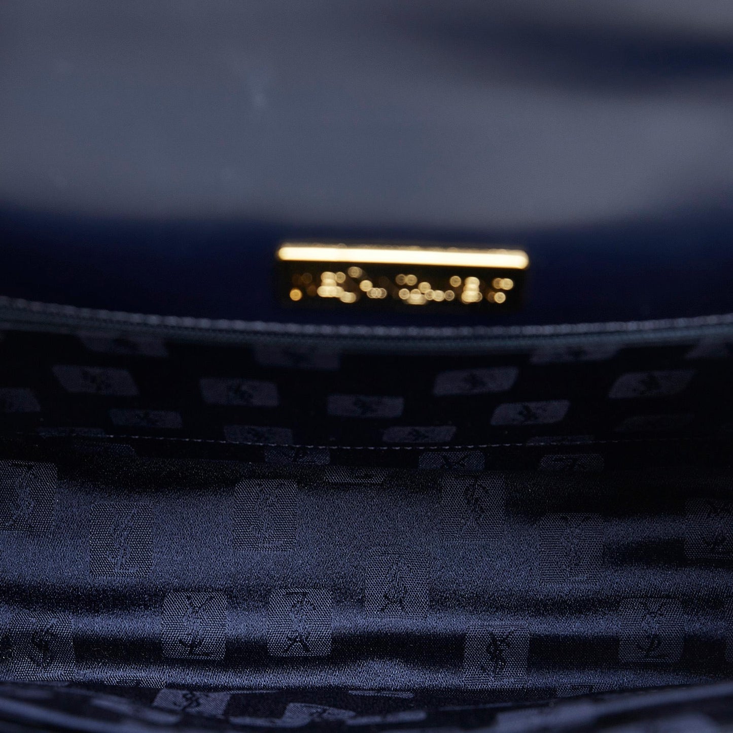 Saint Laurent Leather Handbag (SHG-bIYdN6