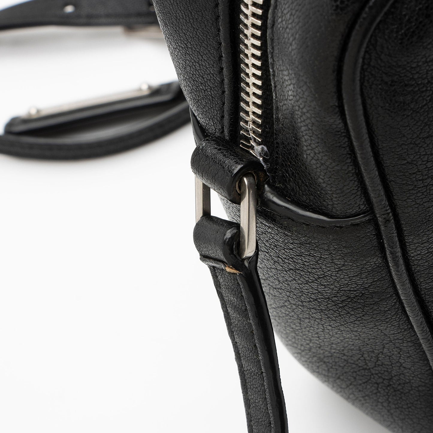 Saint Laurent Leather Monogram Lou Camera Bag whAoB5