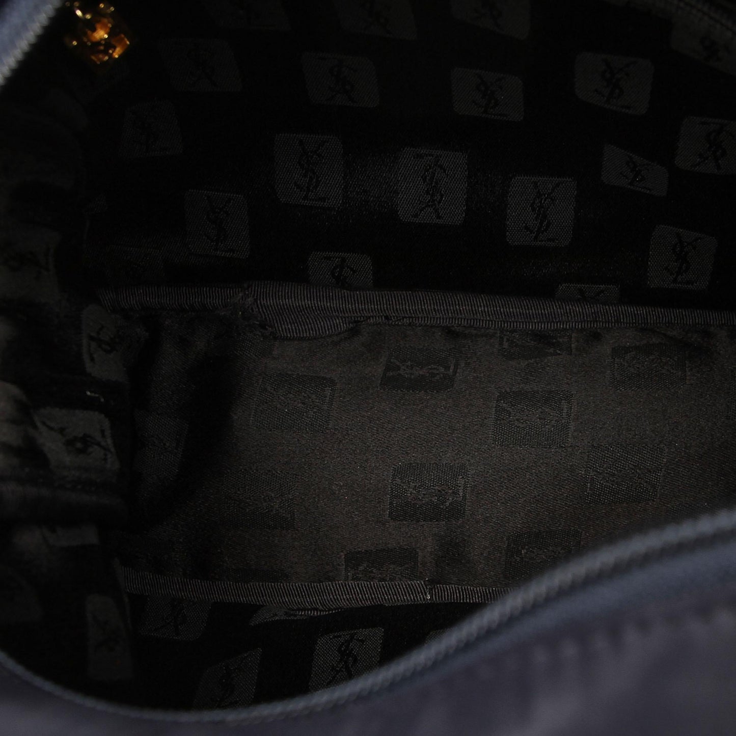 Saint Laurent Leather Shoulder Bag (SHG-14422