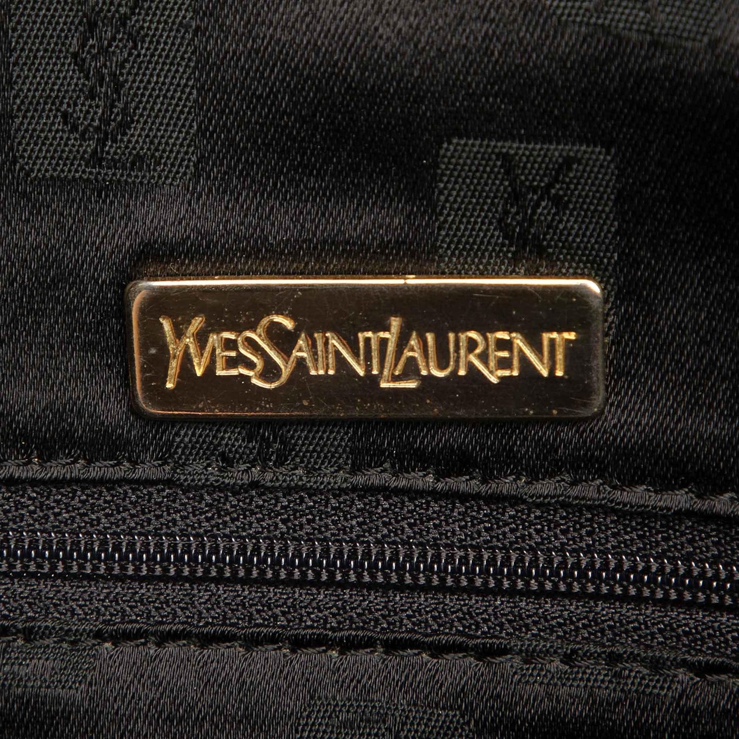Saint Laurent Leather Shoulder Bag (SHG-14422