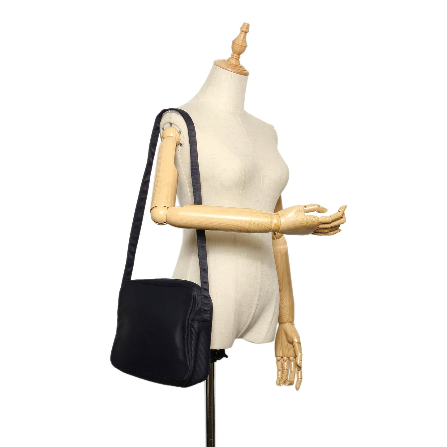 Saint Laurent Leather Shoulder Bag (SHG-14422