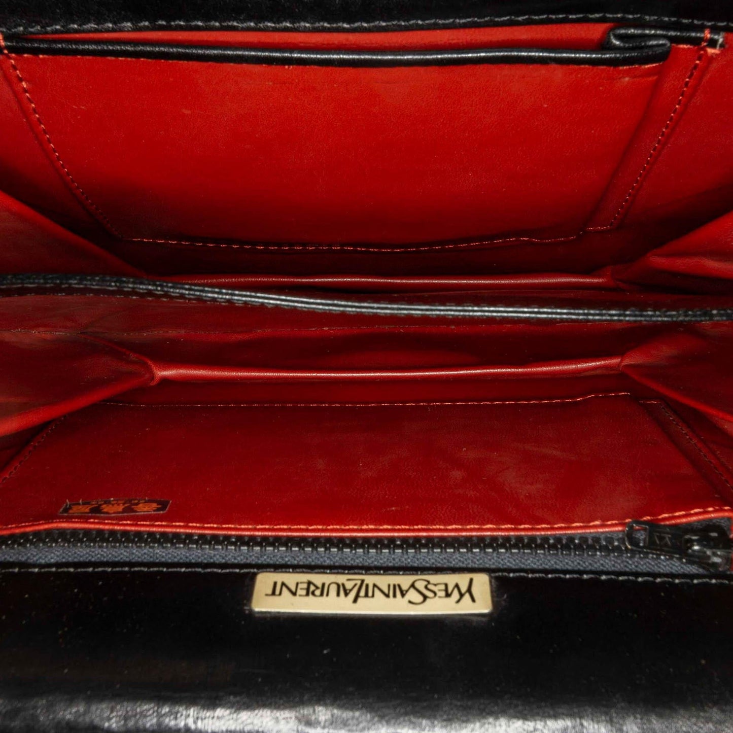 Saint Laurent Leather Shoulder Bag (SHG-20050