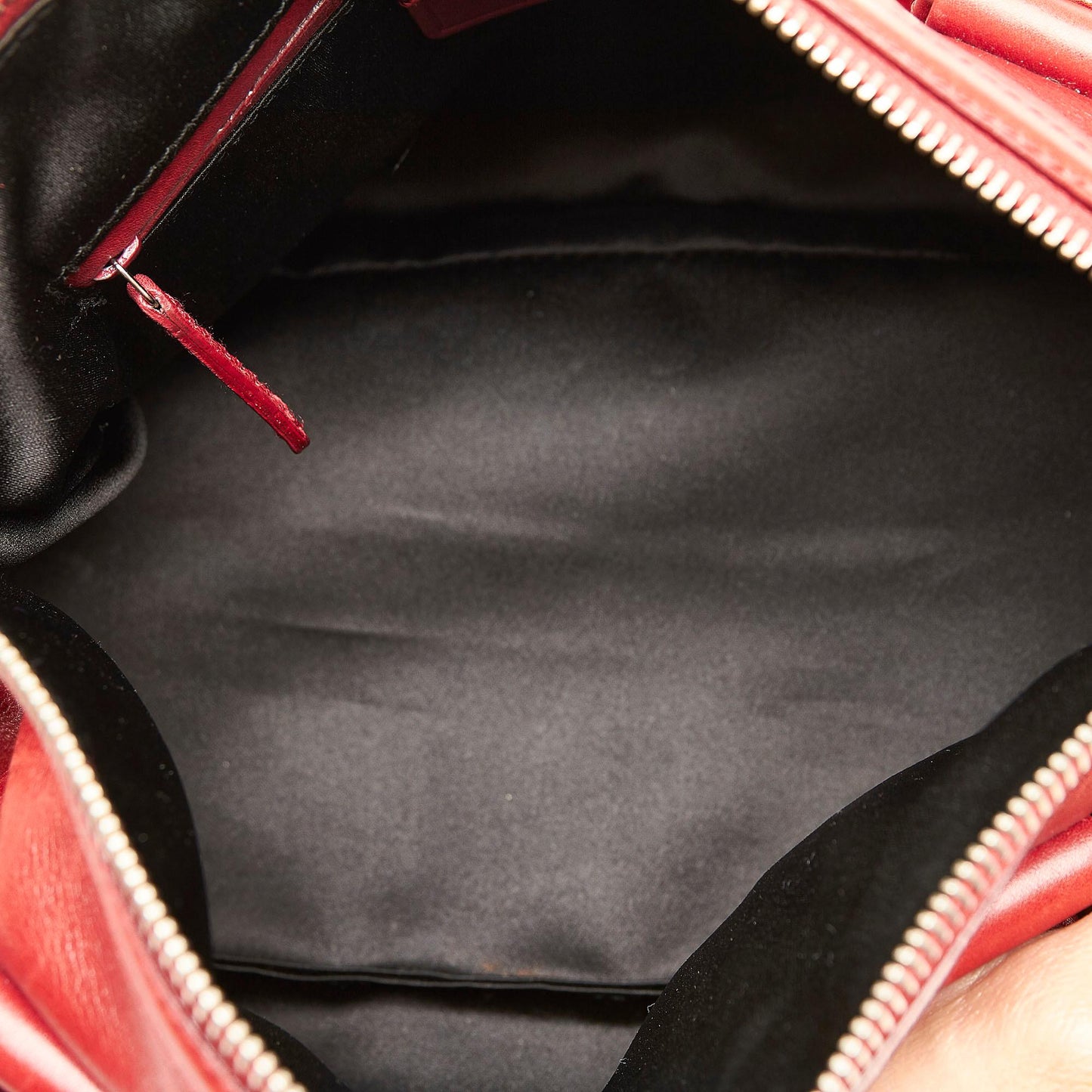 Saint Laurent Leather Shoulder Bag (SHG-31506