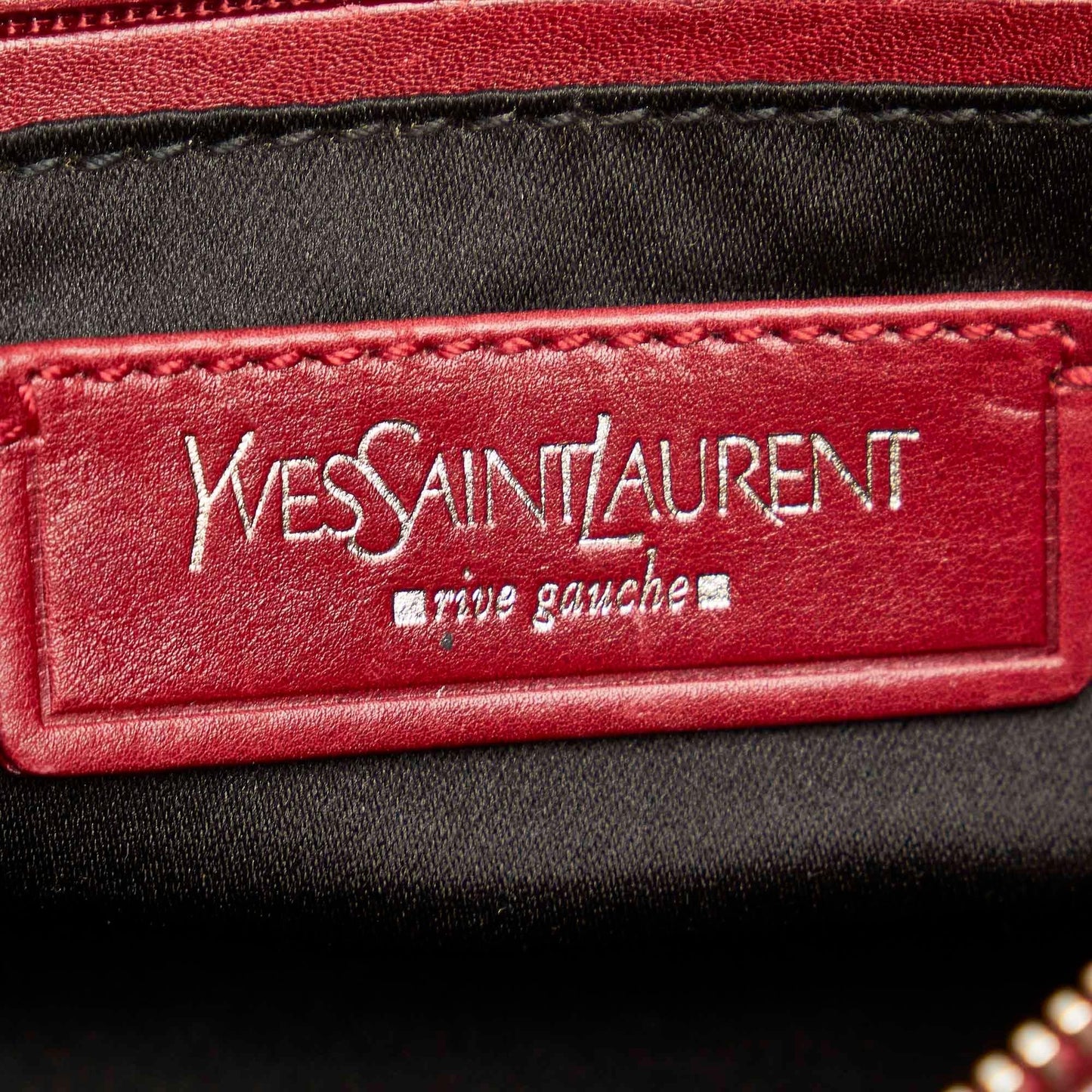 Saint Laurent Leather Shoulder Bag (SHG-31506