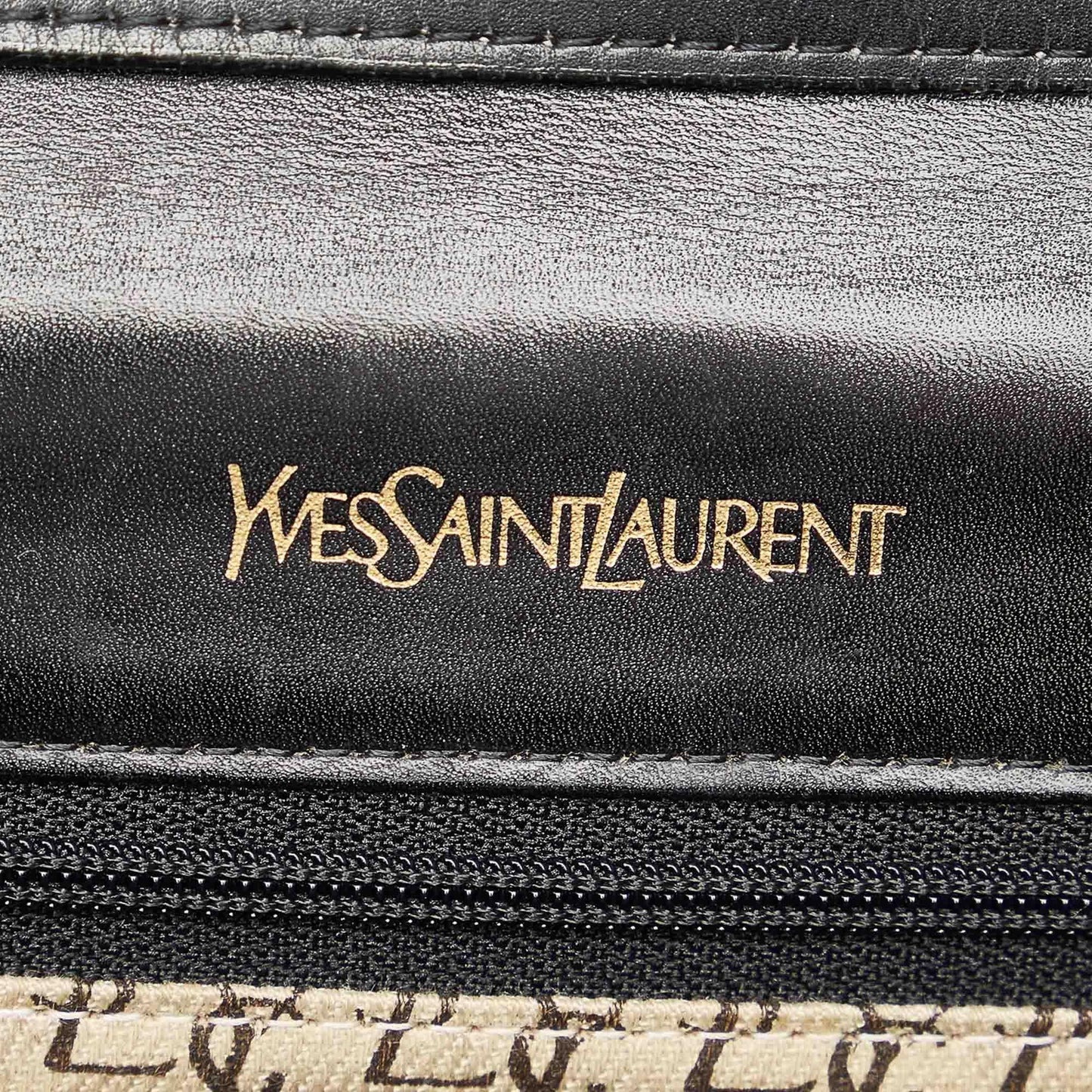Saint Laurent Leather Shoulder Bag (SHG-20902