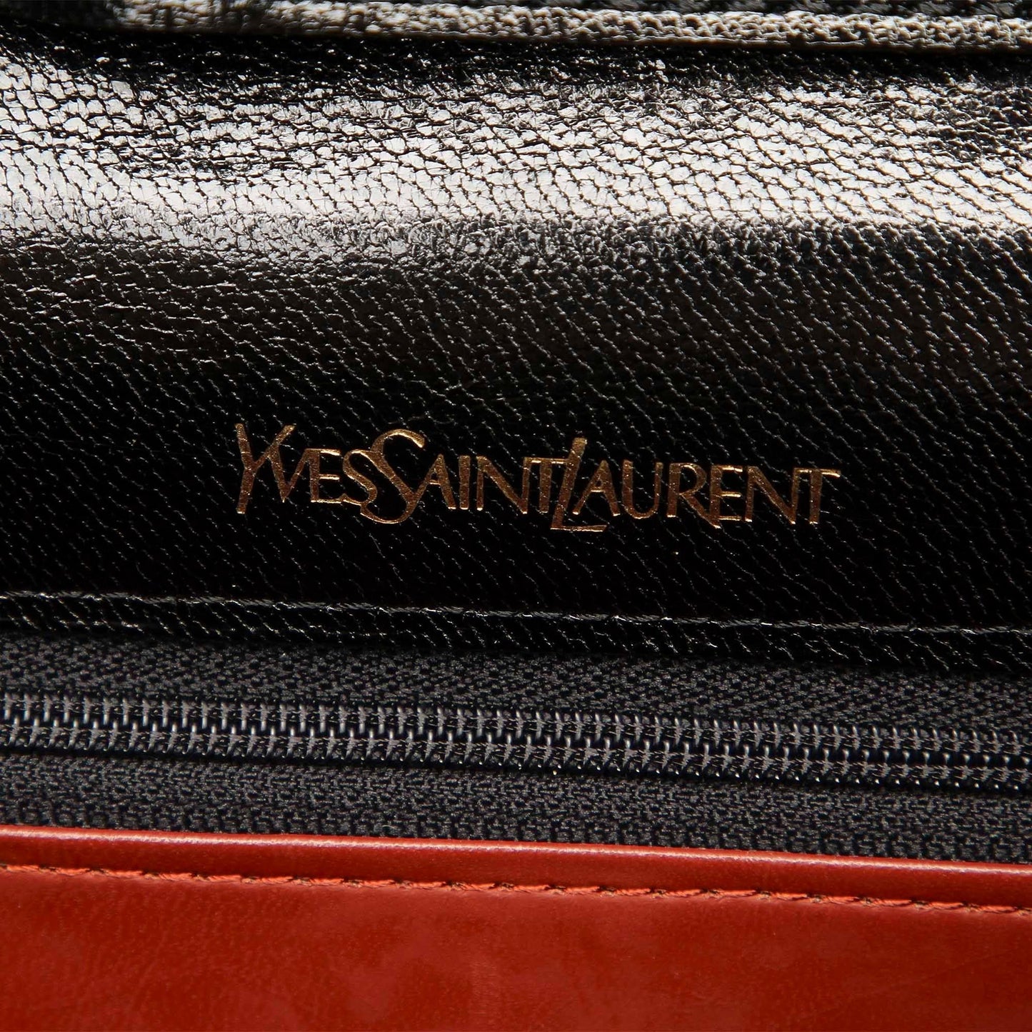 Saint Laurent Leather Shoulder Bag (SHG-31526