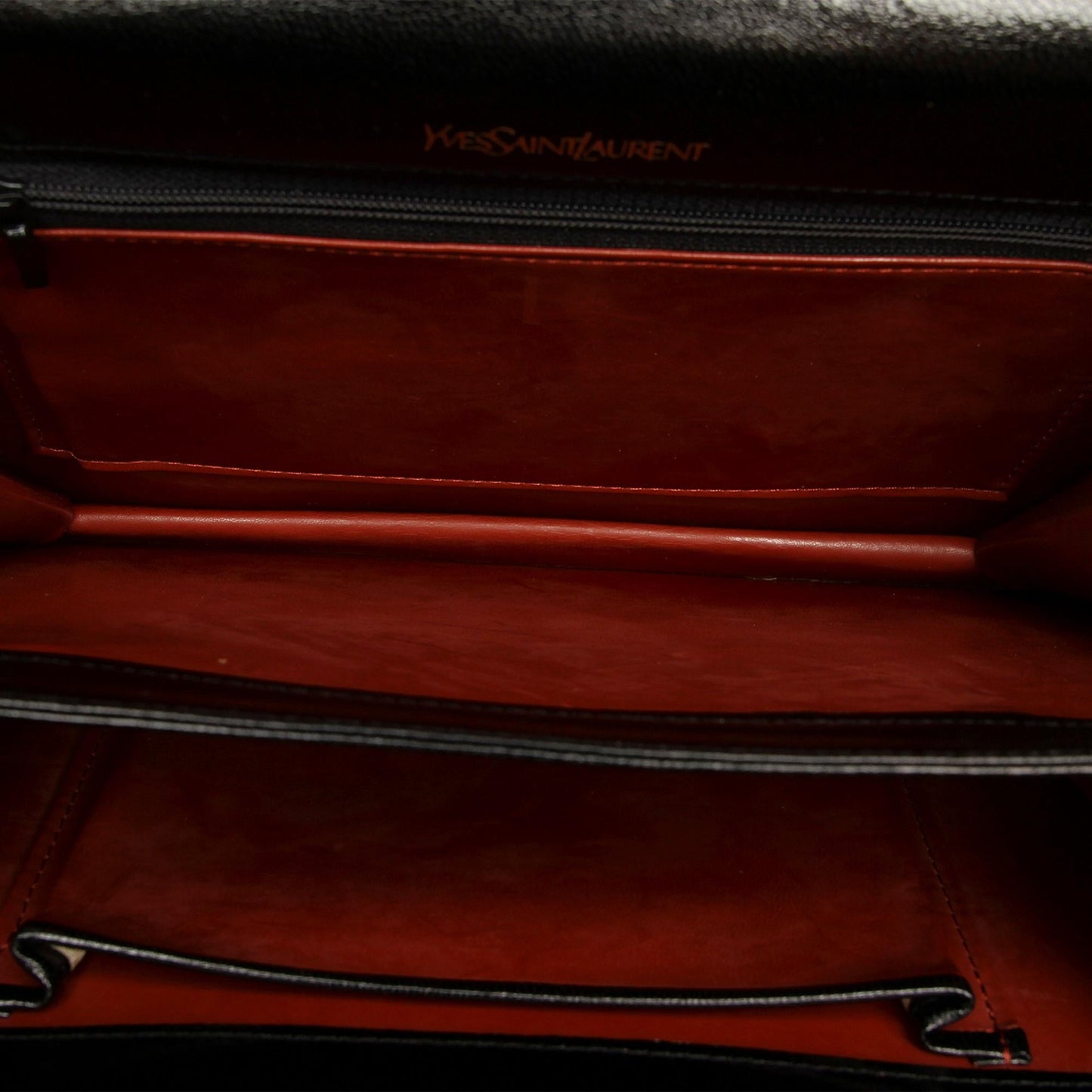 Saint Laurent Leather Shoulder Bag (SHG-31526