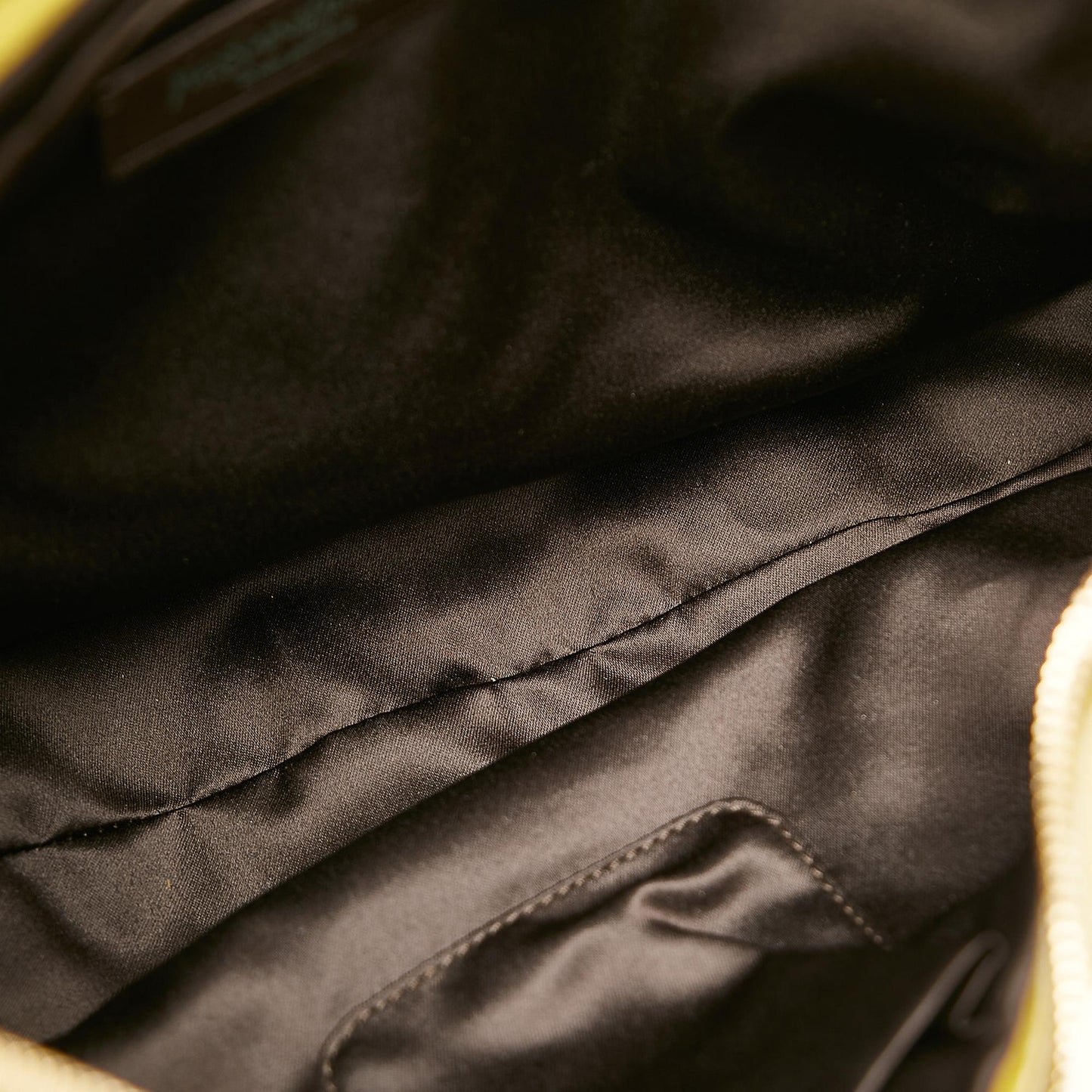 Saint Laurent Leather Shoulder Bag (SHG-25206