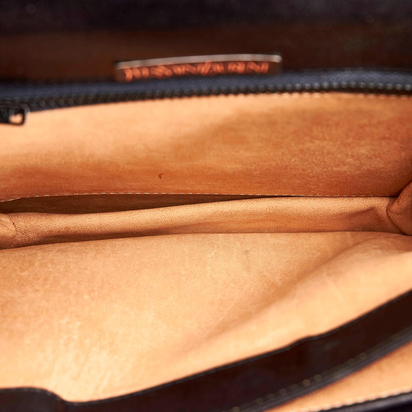Saint Laurent Leather Shoulder Bag (SHG-27793
