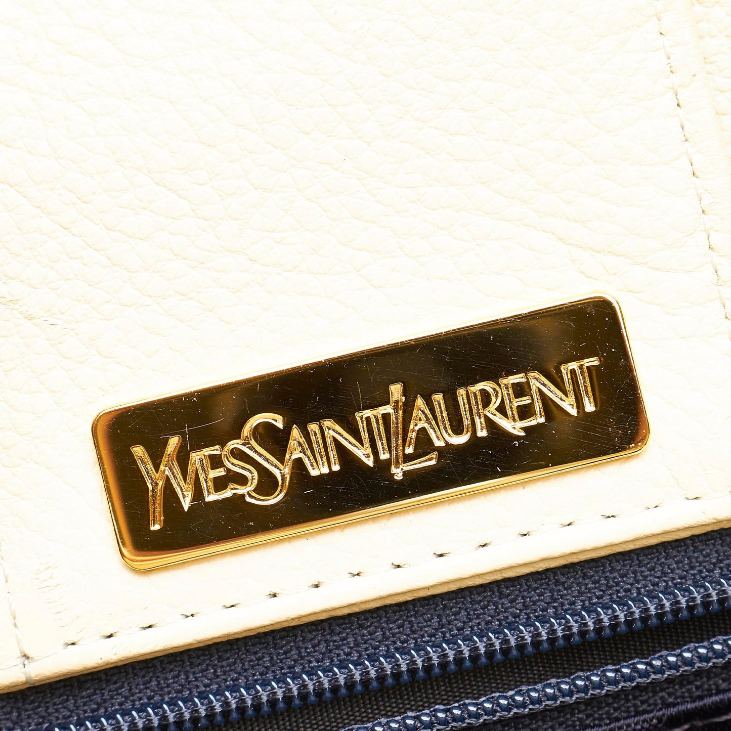 Saint Laurent Leather Shoulder Bag (SHG-32506