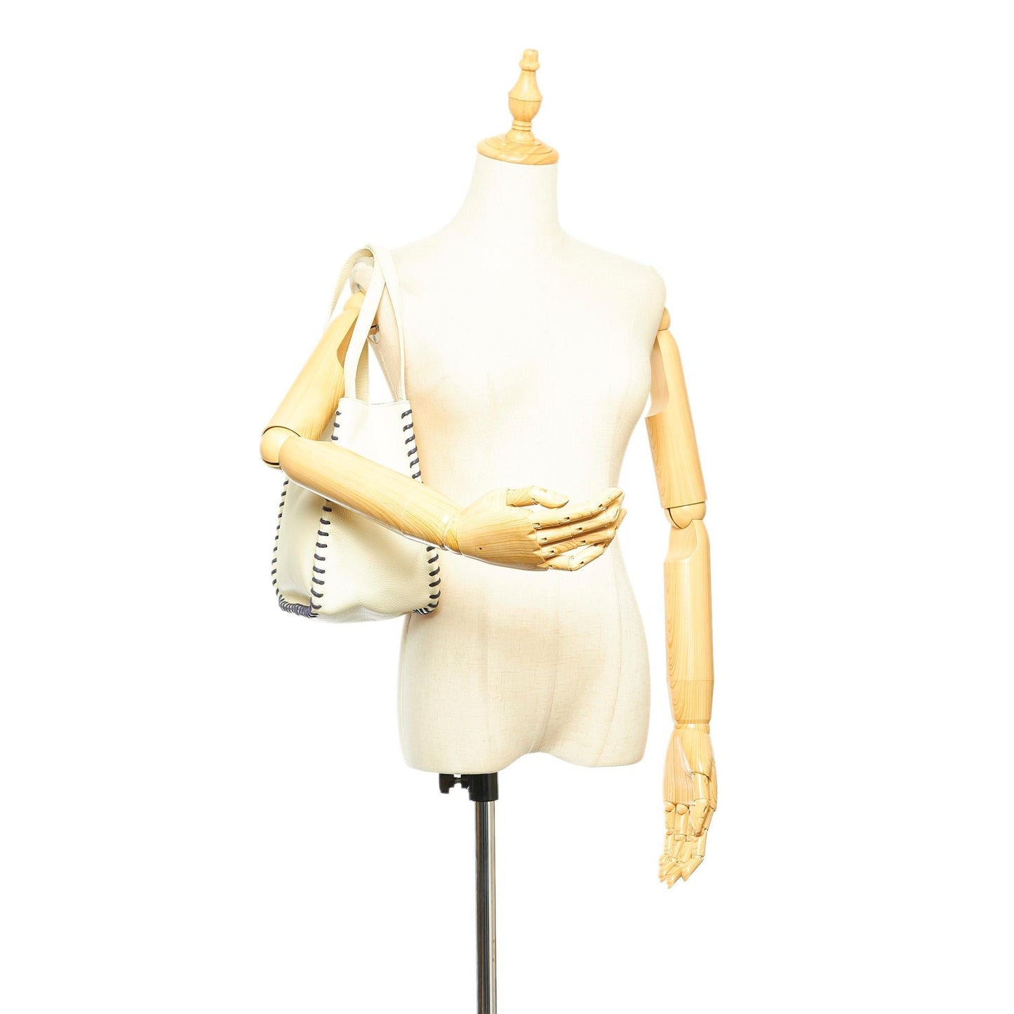 Saint Laurent Leather Shoulder Bag (SHG-32506