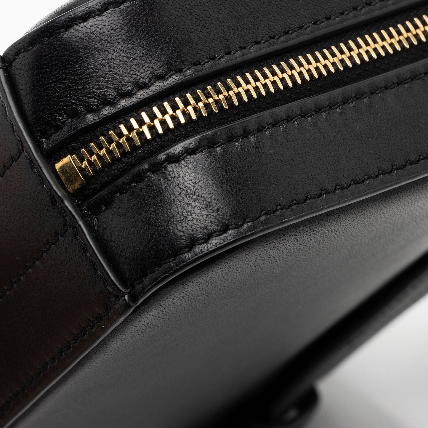 Saint Laurent Matalasse Calfskin Monogram Vicky Belt Bag UFp2hO
