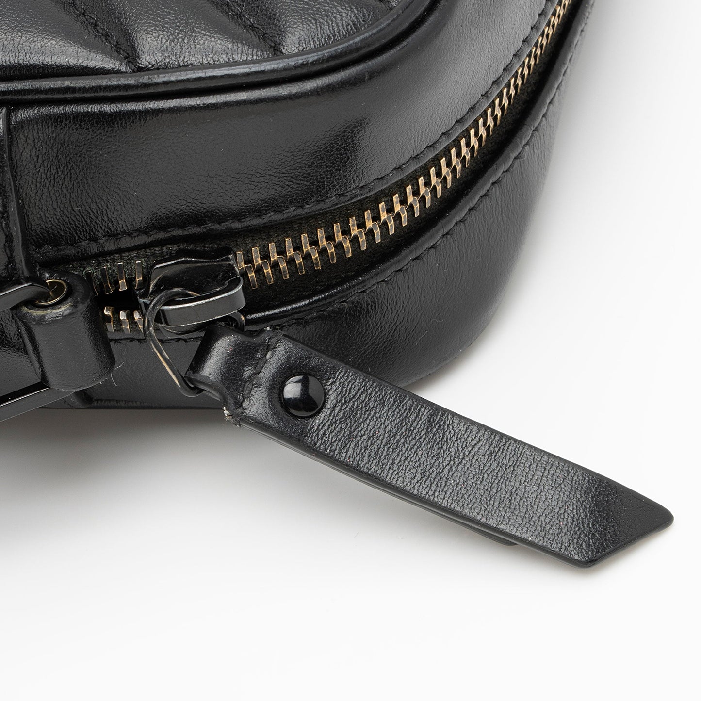 Saint Laurent Matelasse Calfskin Matte Black Monogram Lou Camera Bag APSLqT