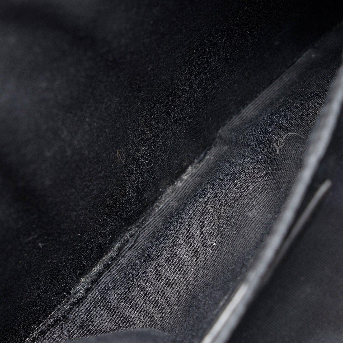 Saint Laurent Matelasse Calfskin Matte Black Monogram Lou Camera Bag APSLqT