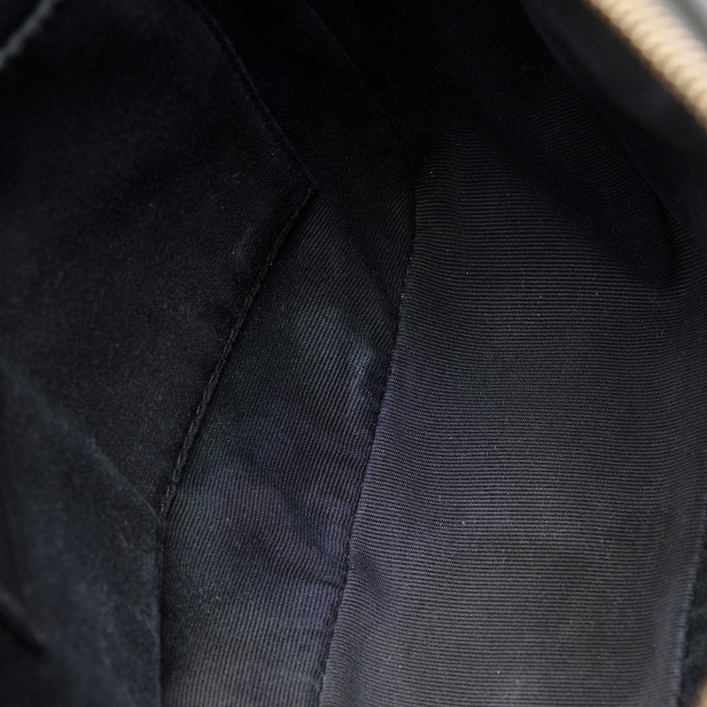 Saint Laurent Matelasse Calfskin Matte Black Monogram Lou Camera Bag APSLqT