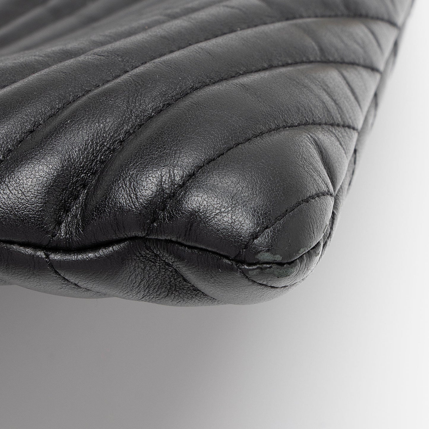 Saint Laurent Matelasse Calfskin Monogram Large Wristlet Cxxp2w