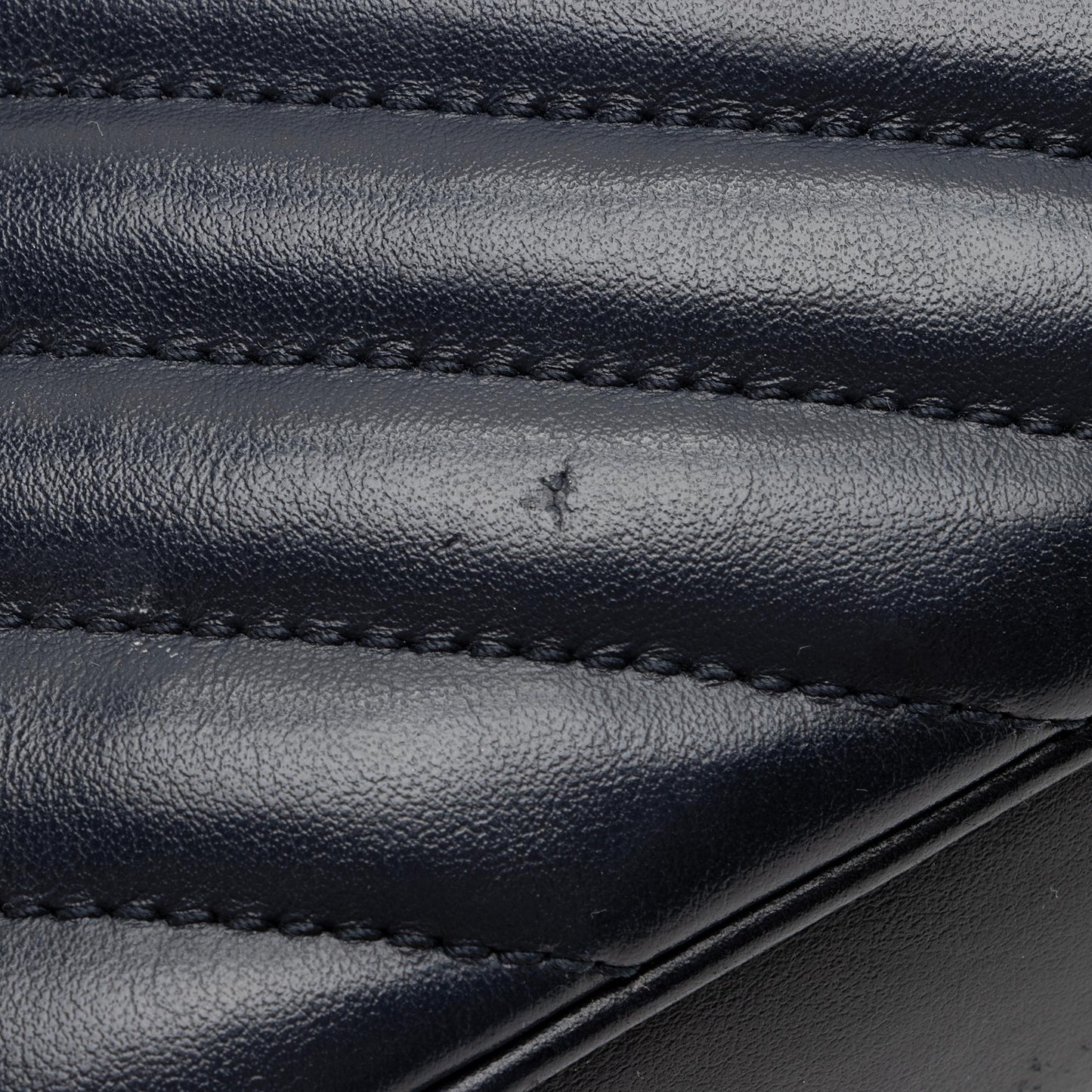 Saint Laurent Matelasse Calfskin Monogram Lou Camera Bag aY71qS