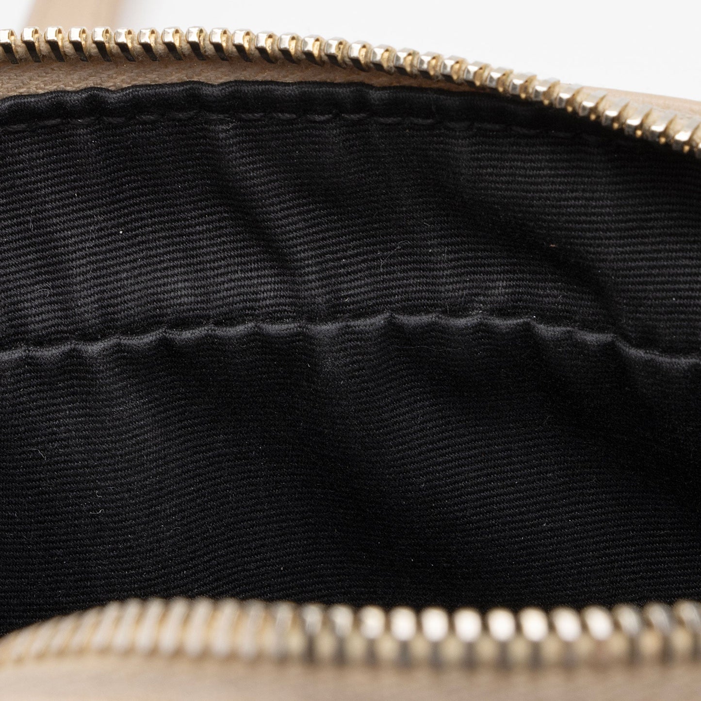 Saint Laurent Matelasse Calfskin Monogram Lou Camera Bag TFjjTM