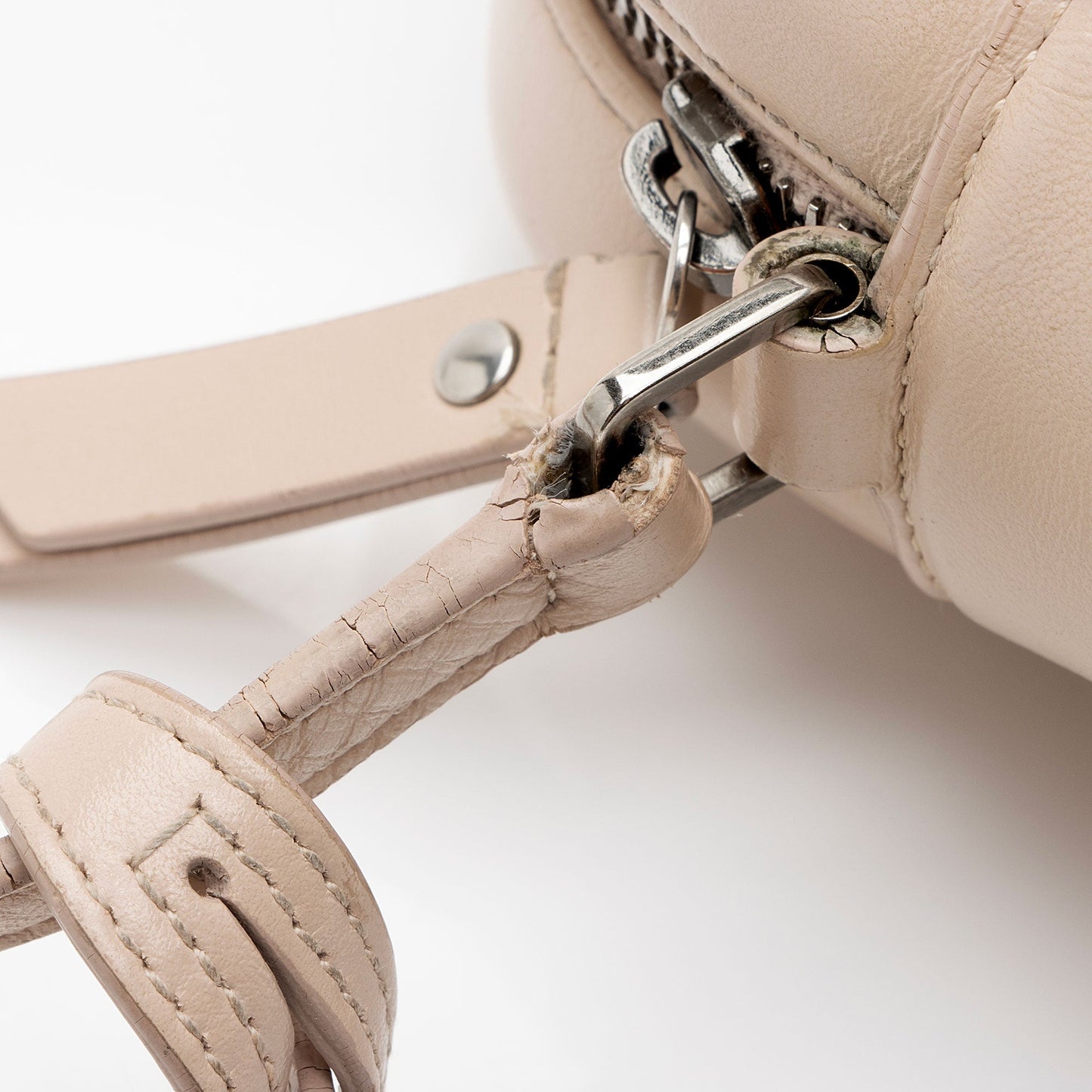 Saint Laurent Matelasse Calfskin Monogram Lou Camera Bag enJ9ut