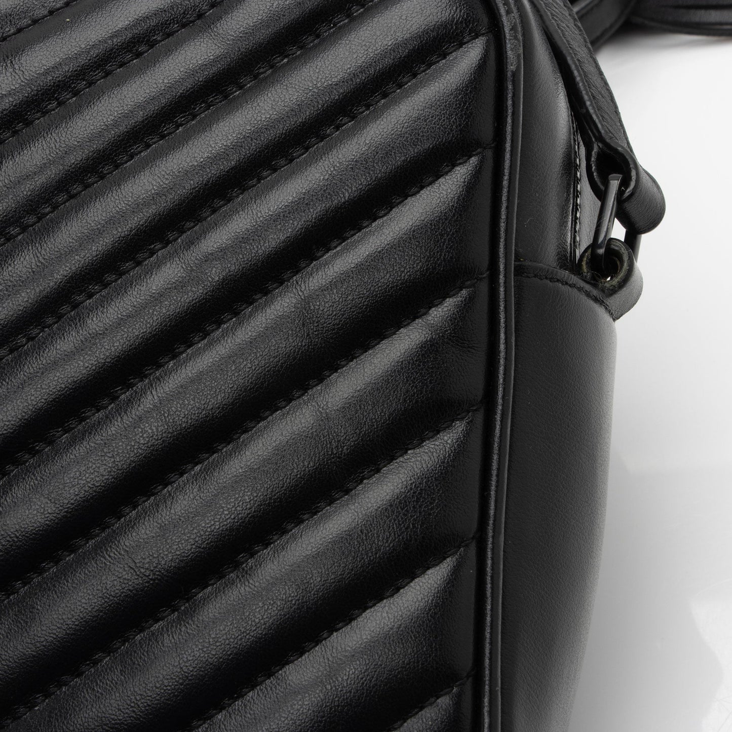 Saint Laurent Matelasse Calfskin Monogram Lou Camera Bag maESsA