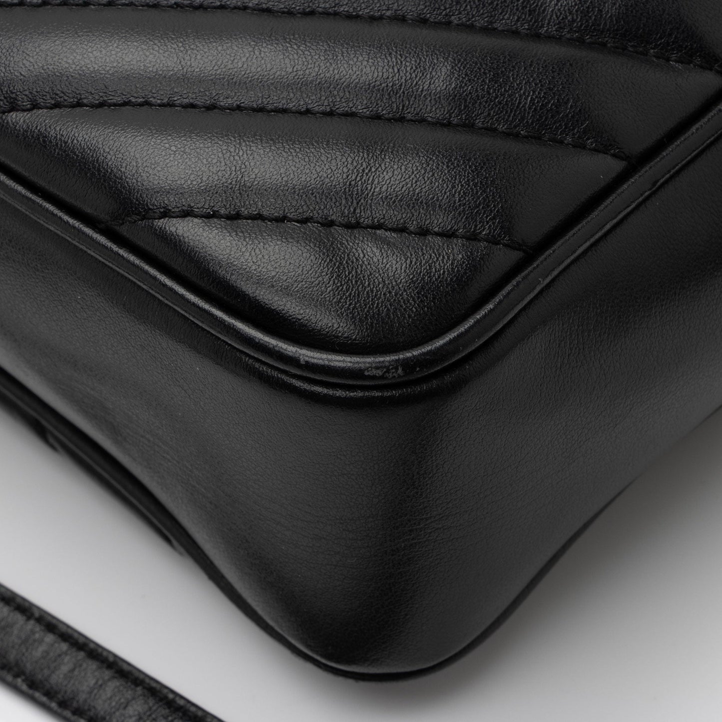 Saint Laurent Matelasse Calfskin Monogram Lou Camera Bag maESsA