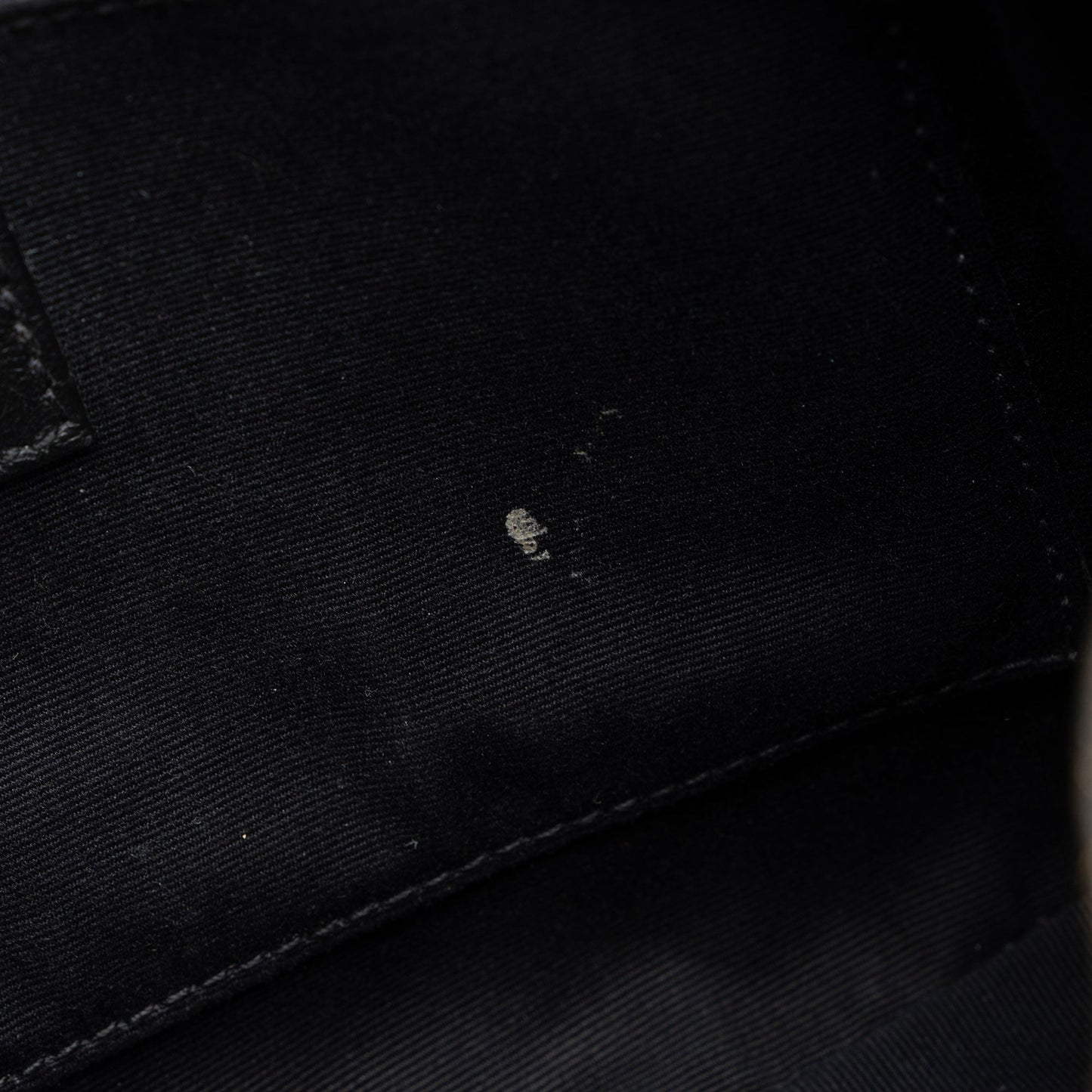 Saint Laurent Matelasse Calfskin Monogram Lou Camera Bag pLUzLE