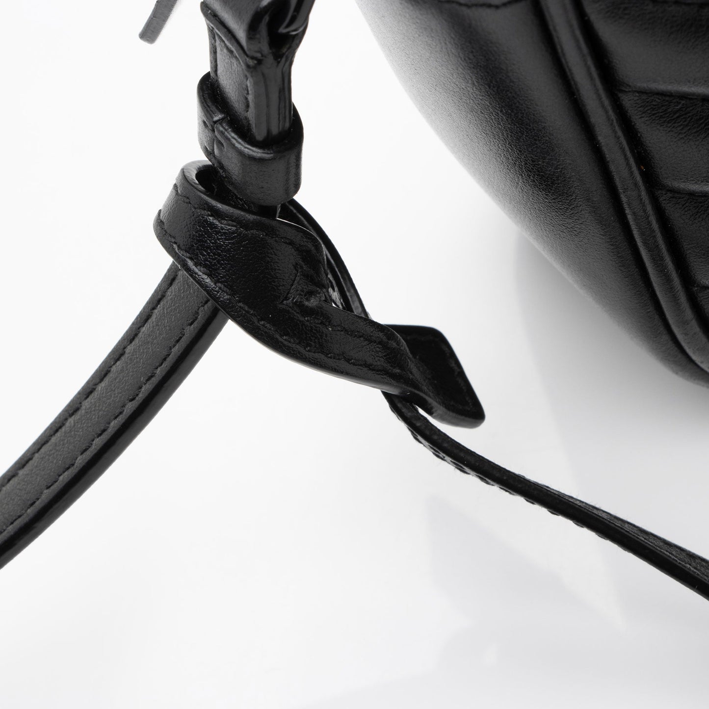 Saint Laurent Matelasse Calfskin Monogram Lou Camera Bag pLUzLE