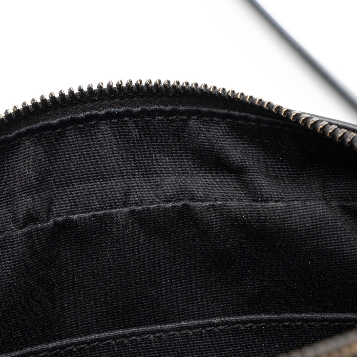 Saint Laurent Matelasse Calfskin Monogram Lou Camera Bag pLUzLE