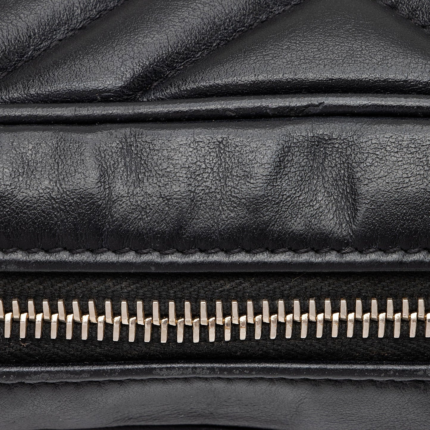 Saint Laurent Matelasse Calfskin Monogram Lou Camera Bag WWrnik