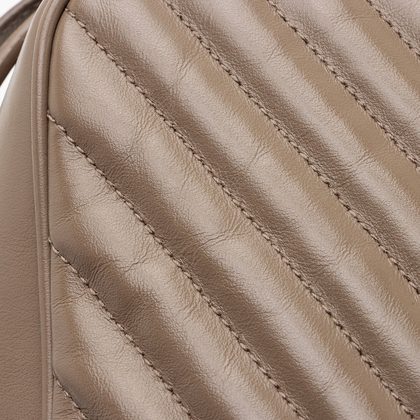 Saint Laurent Matelasse Calfskin Monogram Lou Camera Bag agSbTg