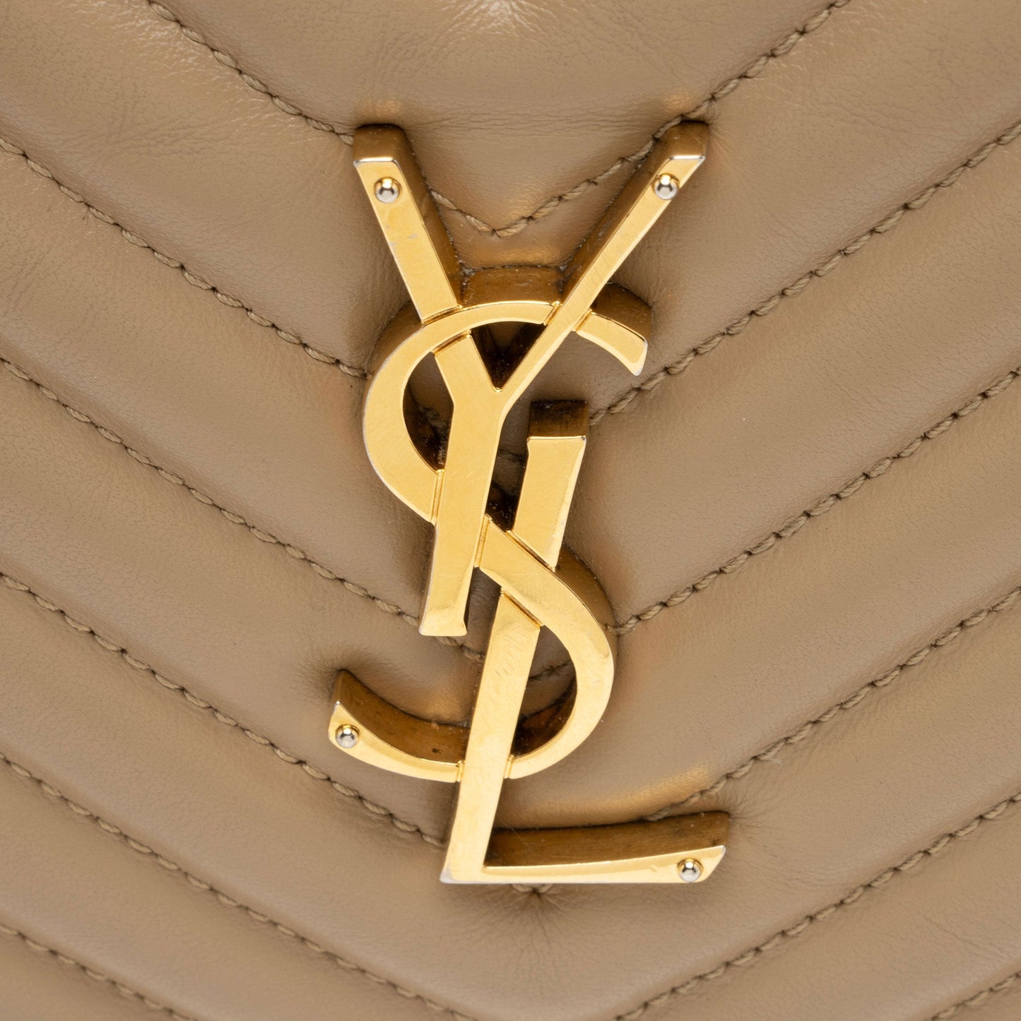 Saint Laurent Matelasse Calfskin Monogram Lou Camera Bag 5REUgE