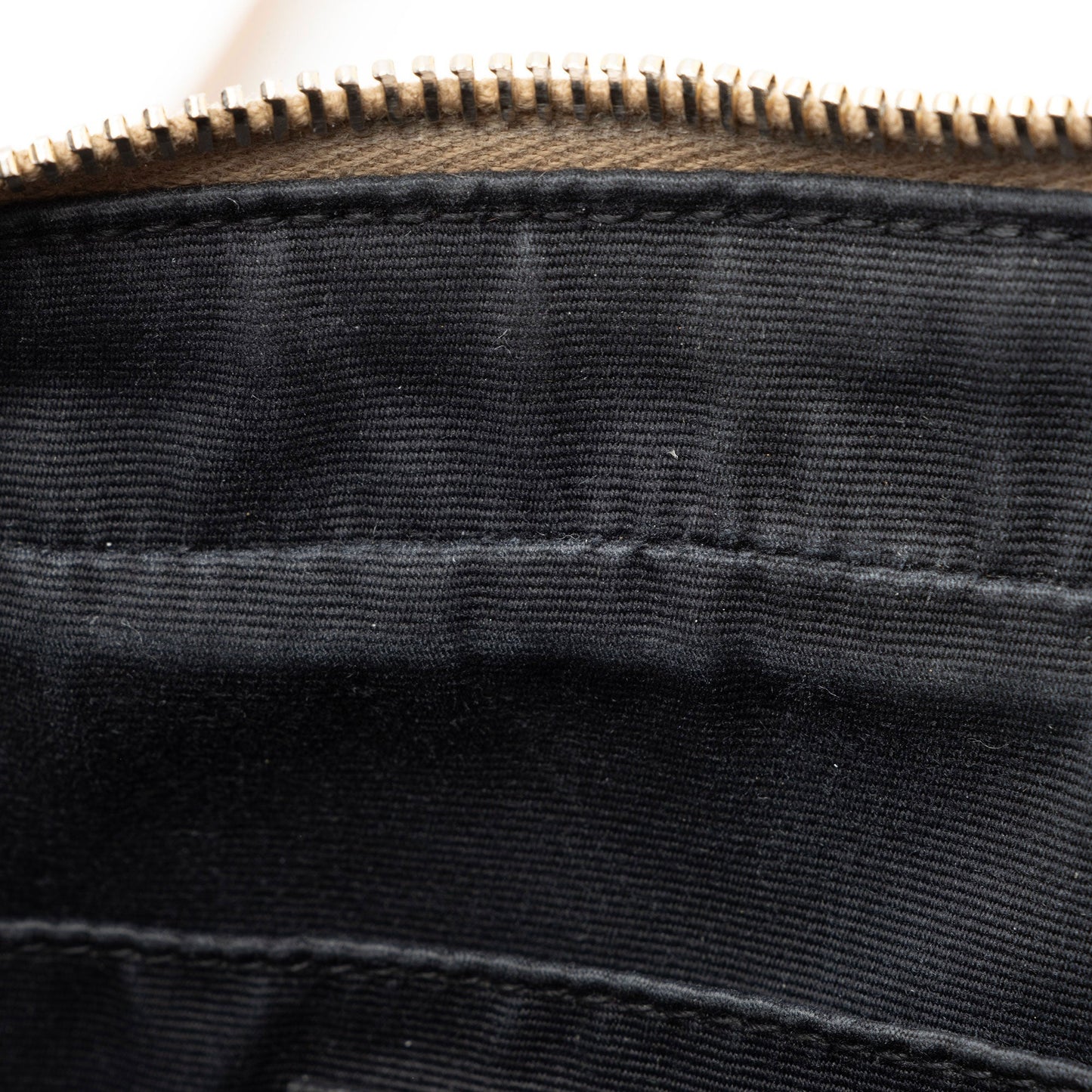 Saint Laurent Matelasse Calfskin Monogram Lou Camera Bag 5REUgE