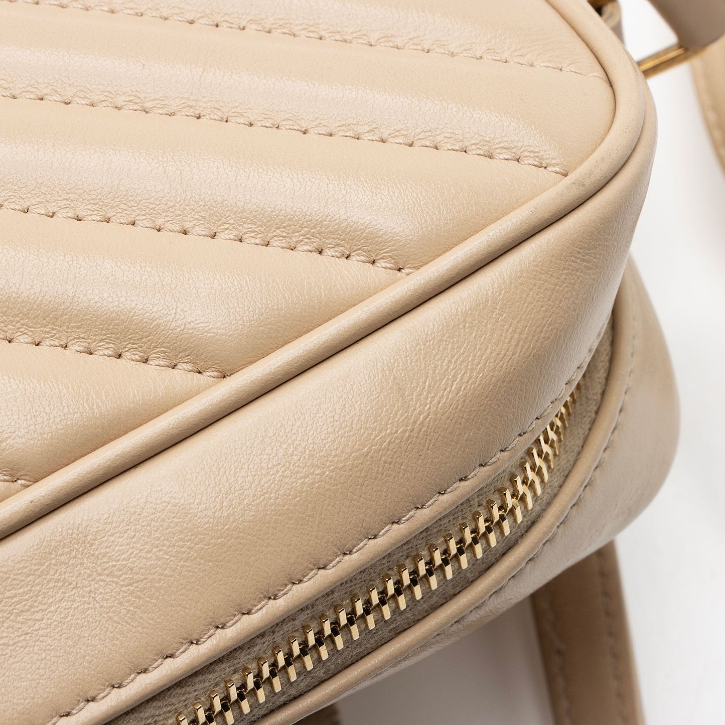 Saint Laurent Matelasse Calfskin Monogram Lou Camera Bag IyIKNC