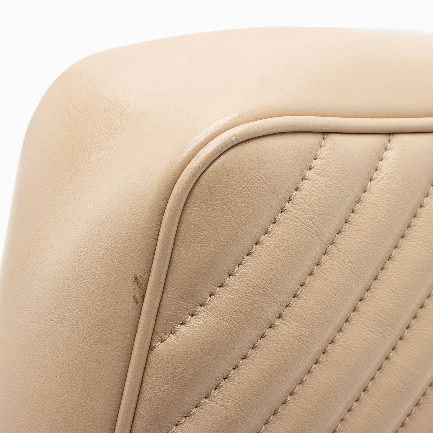 Saint Laurent Matelasse Calfskin Monogram Lou Camera Bag IyIKNC