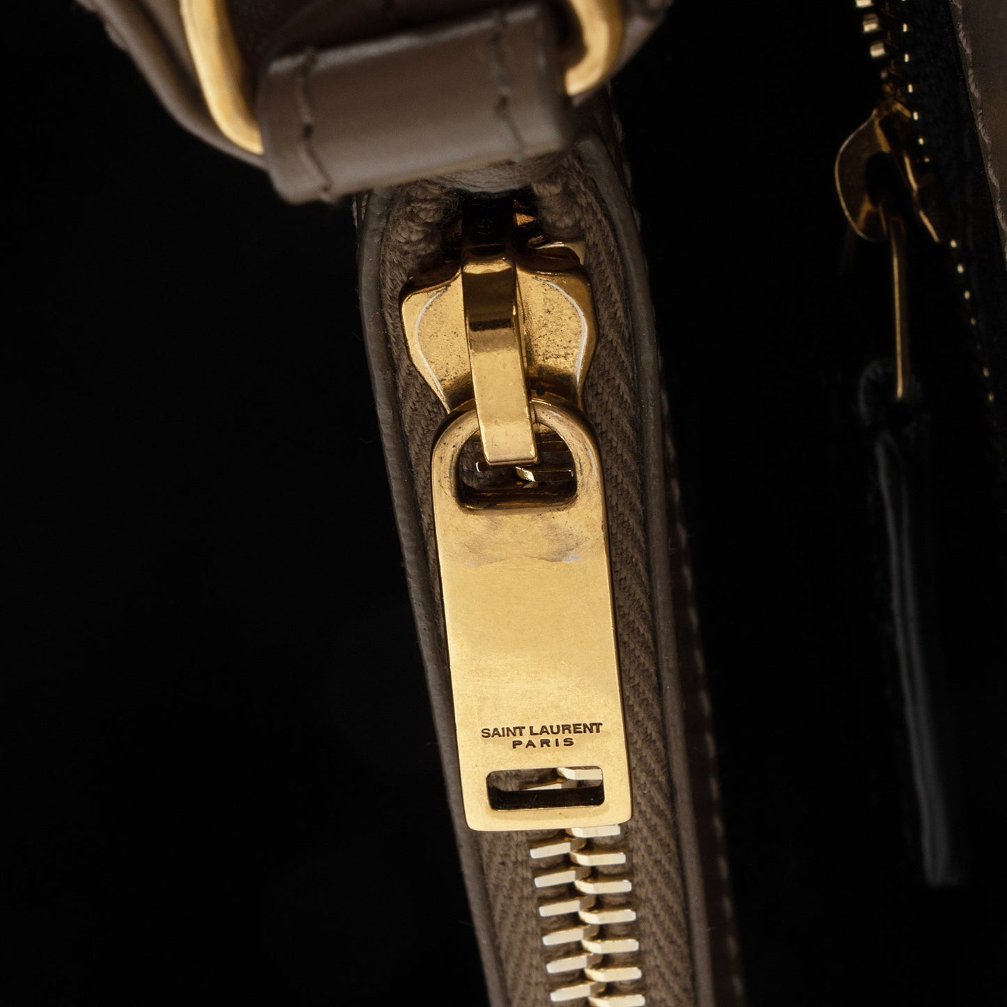 Saint Laurent Matelasse Calfskin Monogram LouLou Chain Medium Shoulder Bag Vsg968