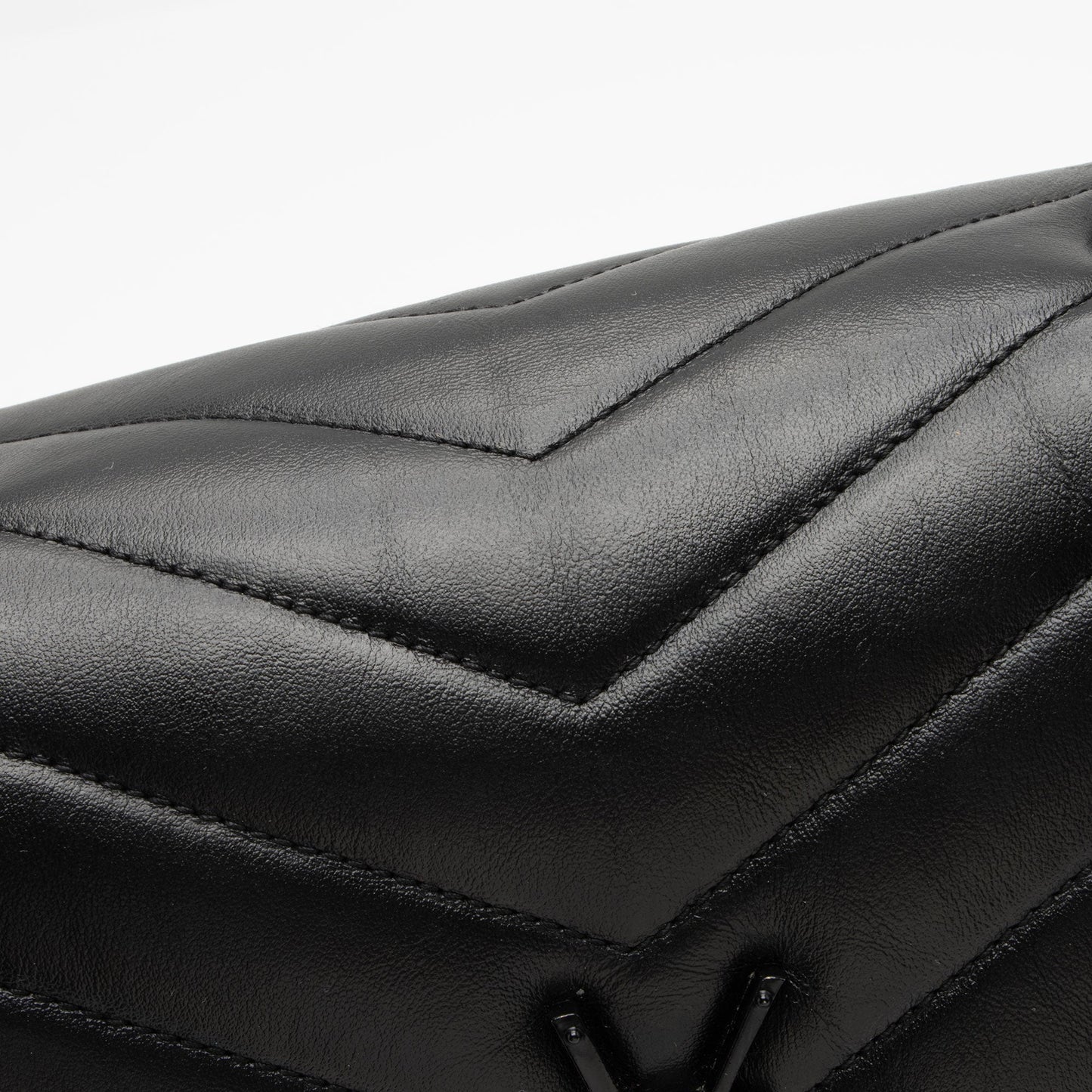 Saint Laurent Matelasse Calfskin Monogram LouLou Chain Medium Shoulder Bag SaVb1o