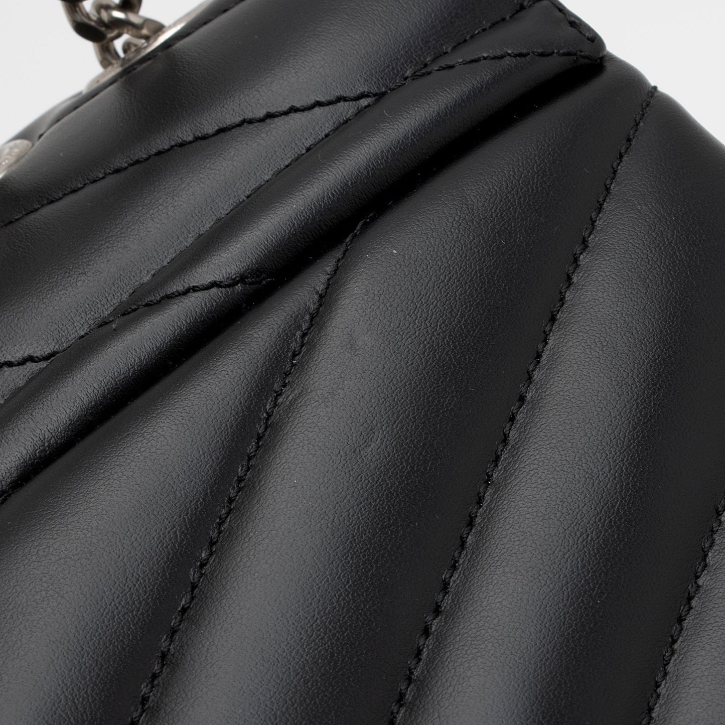 Saint Laurent Matelasse Calfskin Monogram LouLou Chain Medium Shoulder Bag nVNU3H