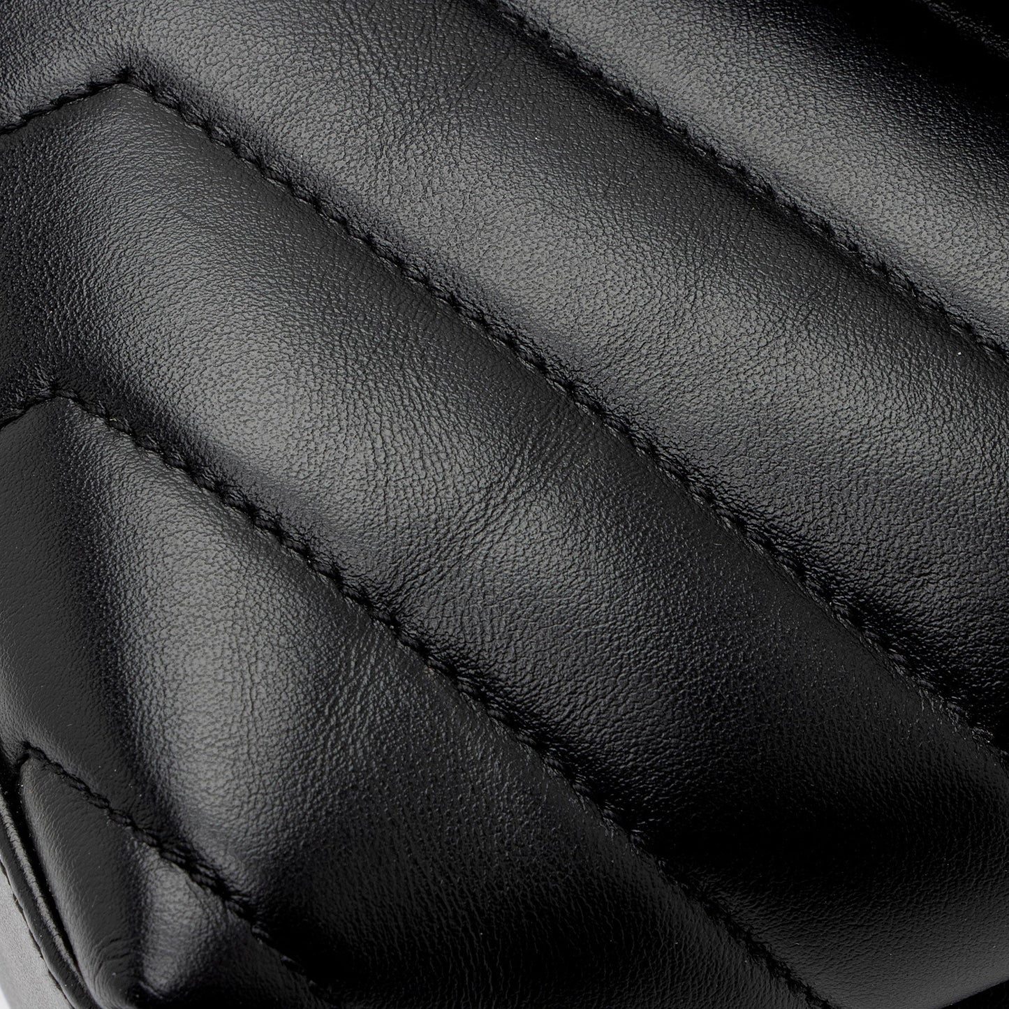 Saint Laurent Matelasse Calfskin Monogram LouLou Chain Small Crossbody 8o8aXB